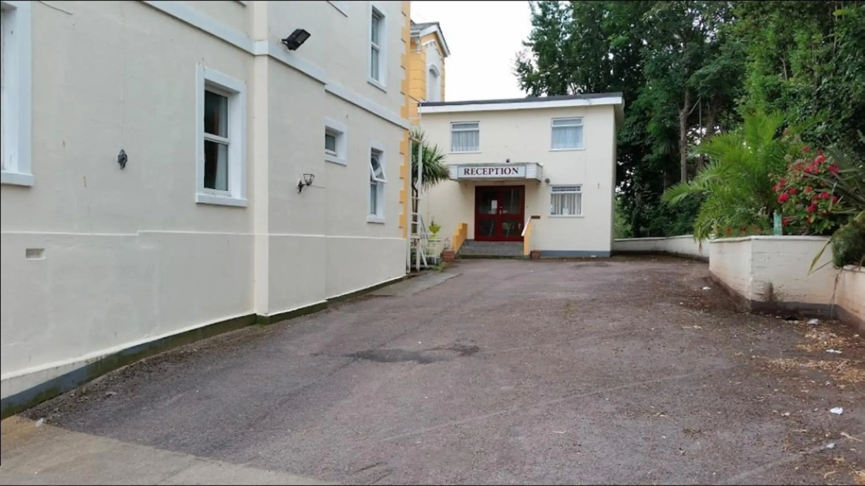 Facade/entrance, Property Building in Inglewood Palm Hotel, Abbey Sands Torquay