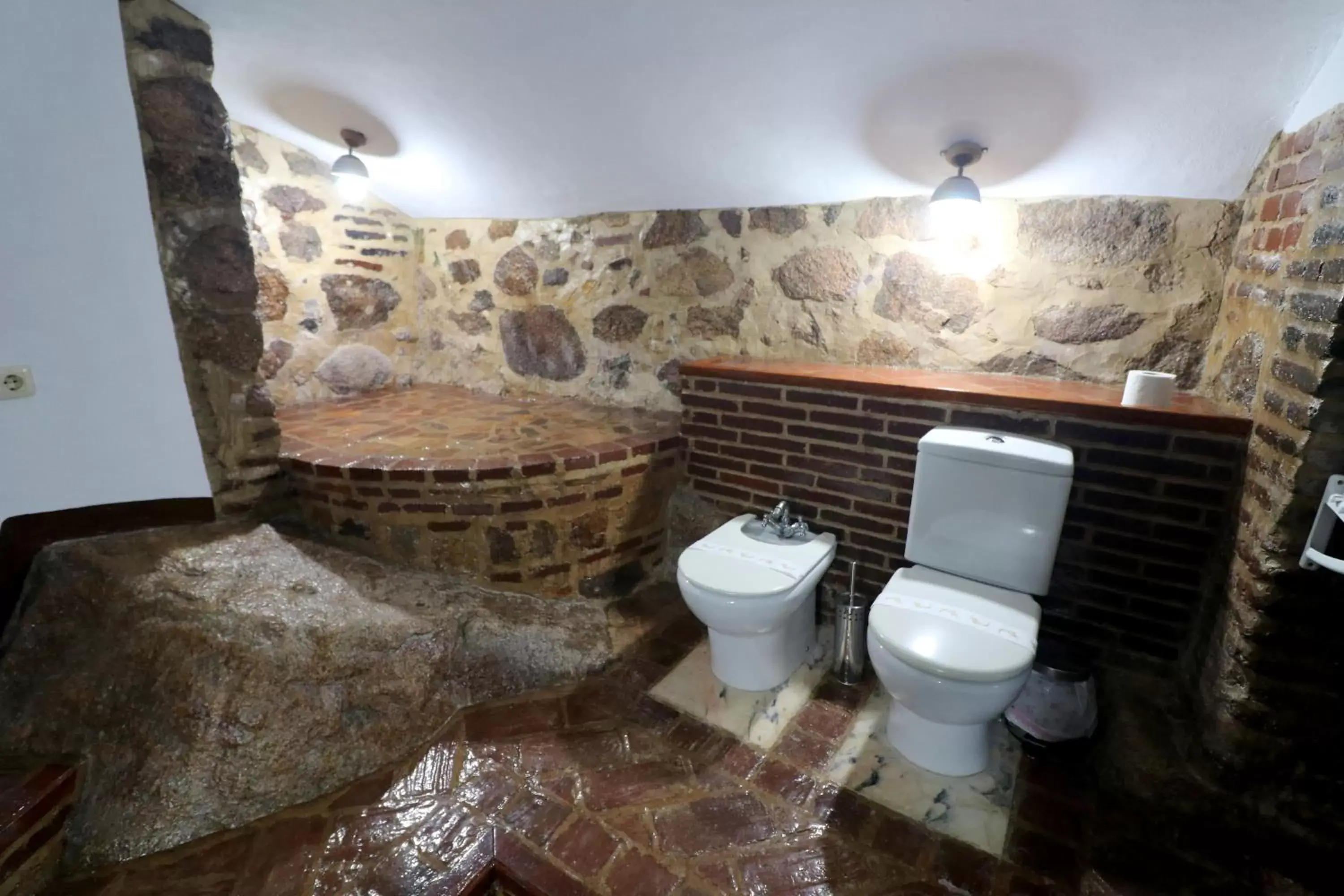 Bathroom in Hotel Monasterio de Rocamador