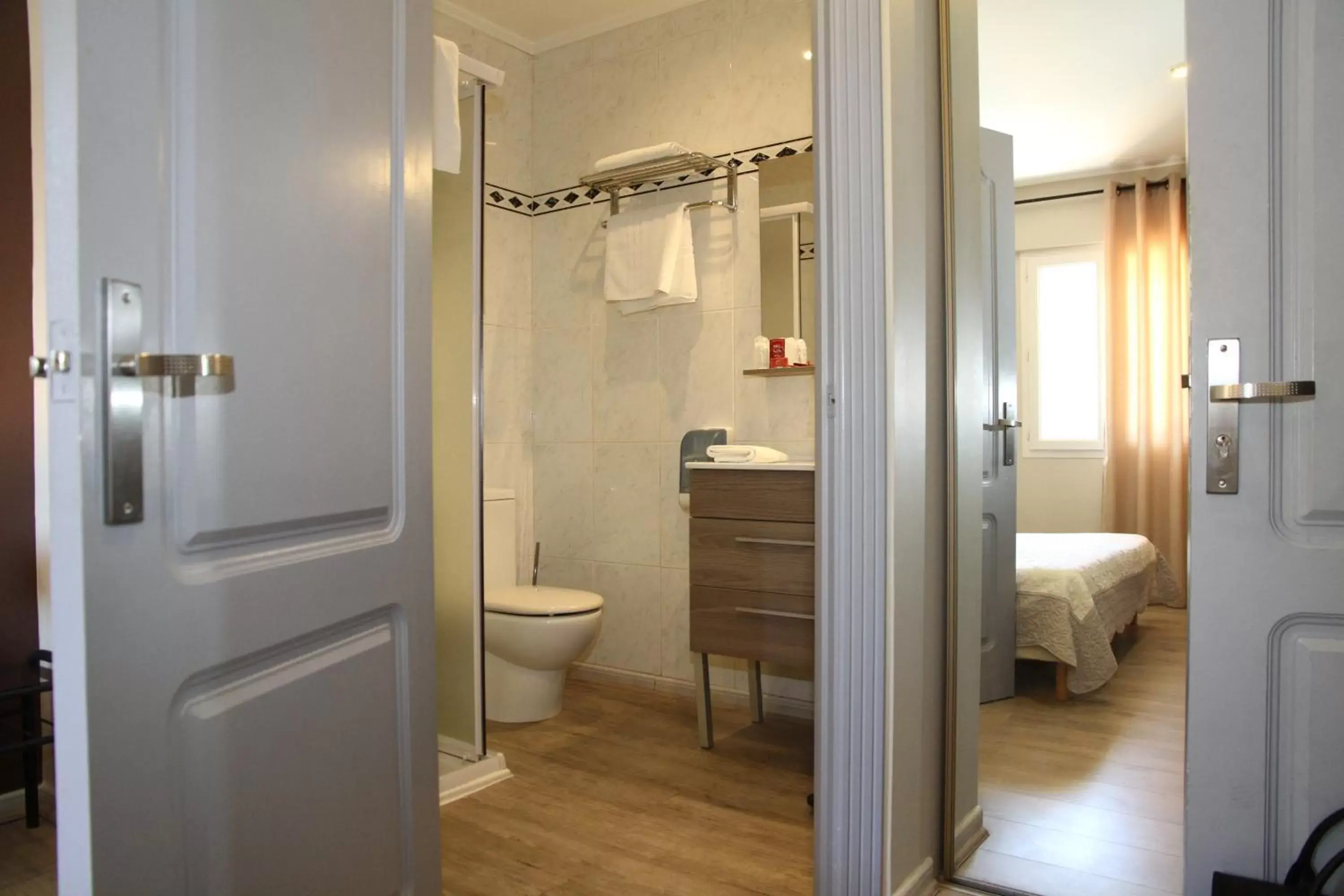 Bathroom in Hotel Saint Germain