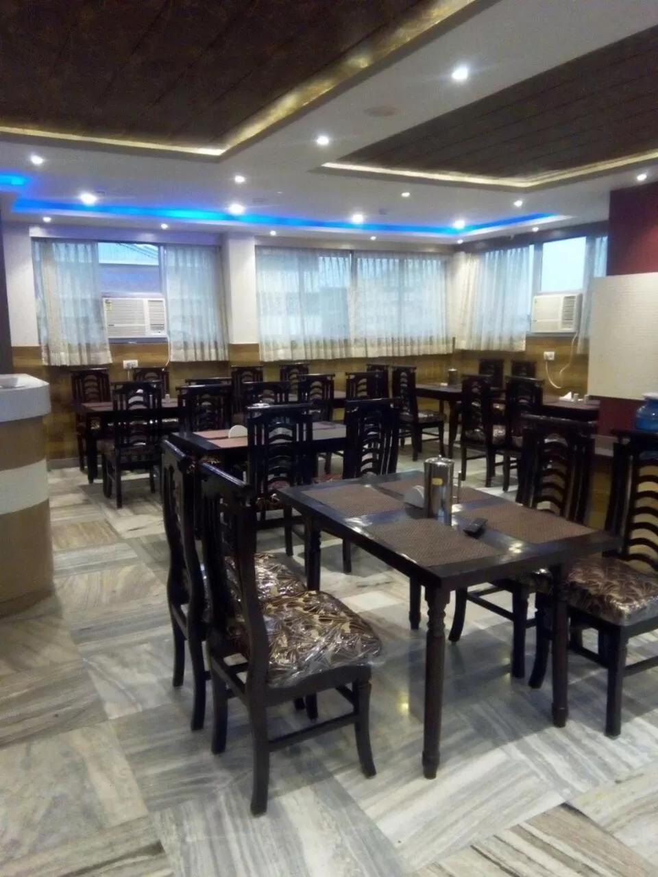 Restaurant/Places to Eat in Diamond Plaza