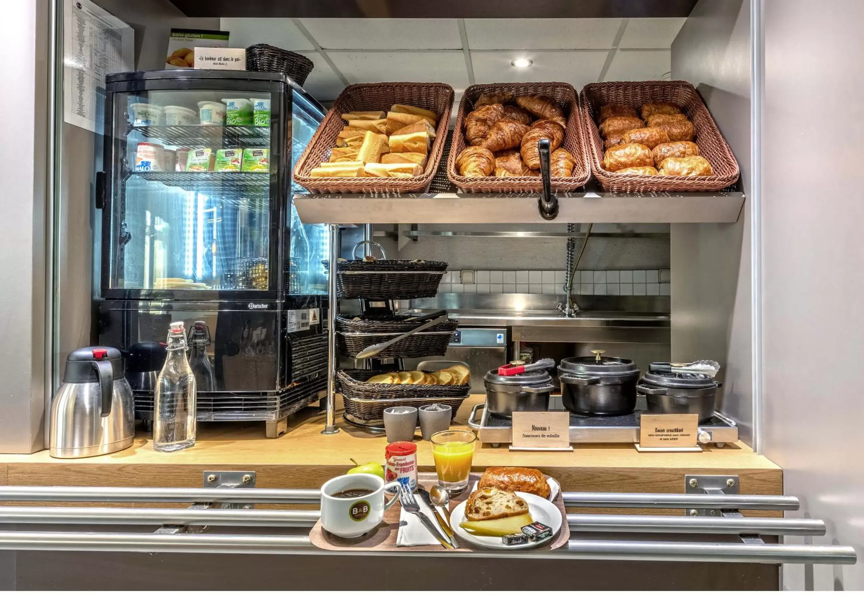 Buffet breakfast in B&B HOTEL Quimper Nord Douarnenez