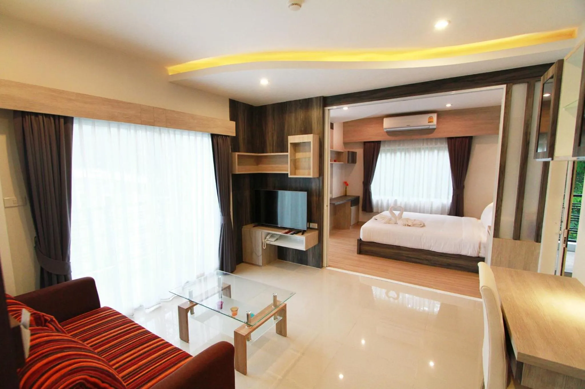 Photo of the whole room, Bed in The Contrast i Hotel