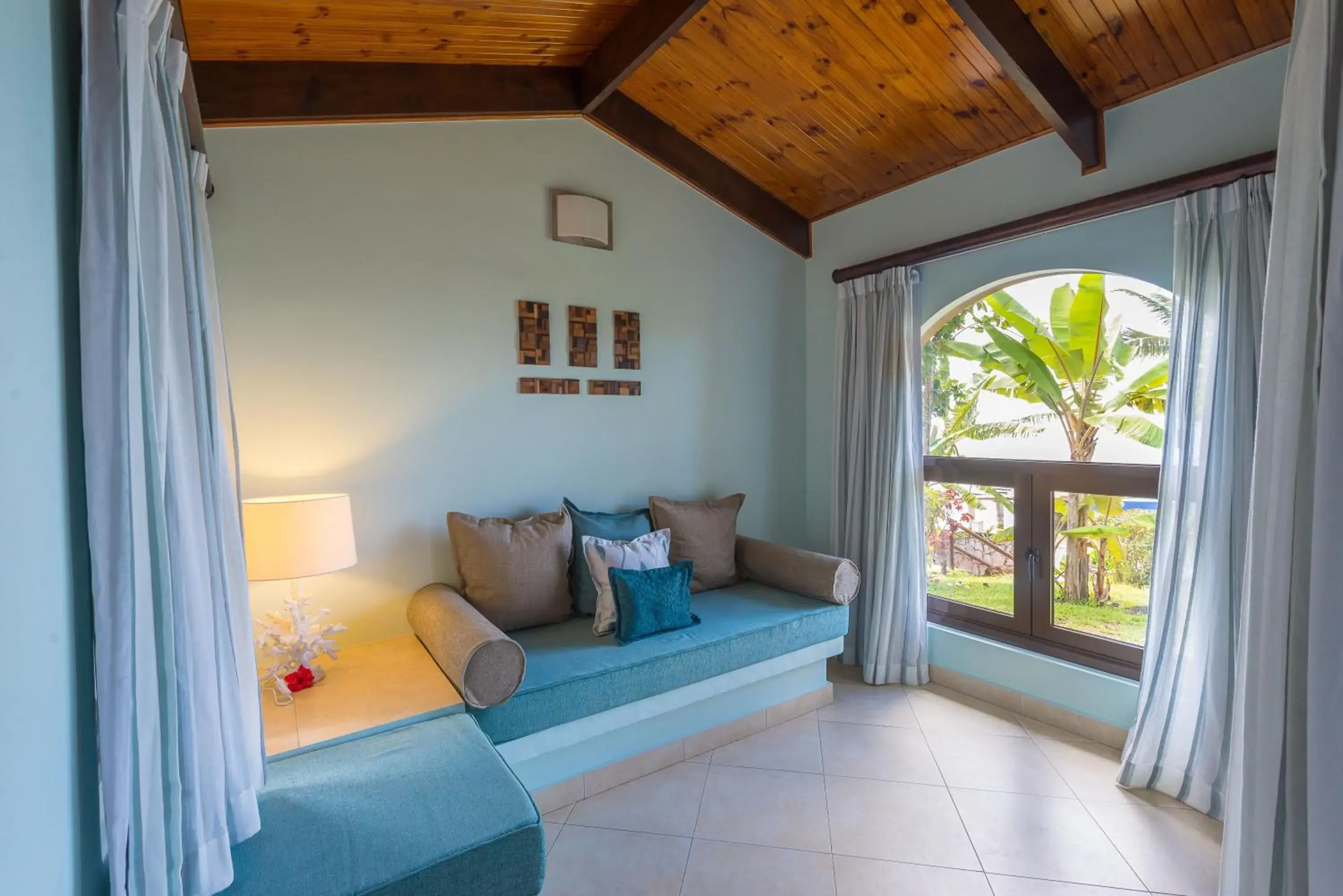 Decorative detail, Seating Area in Coco de Mer and Black Parrot Suites