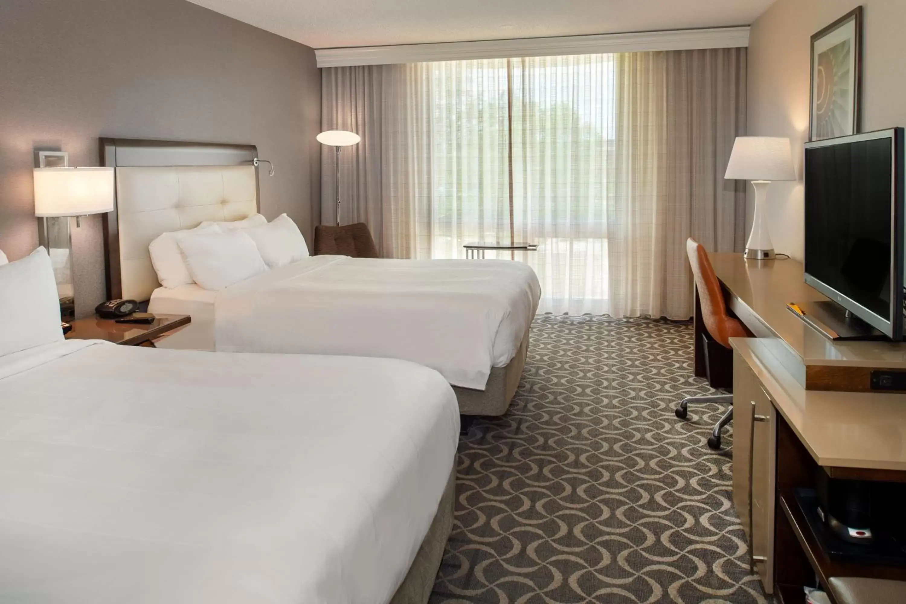 Photo of the whole room, Bed in Marriott St. Louis Airport