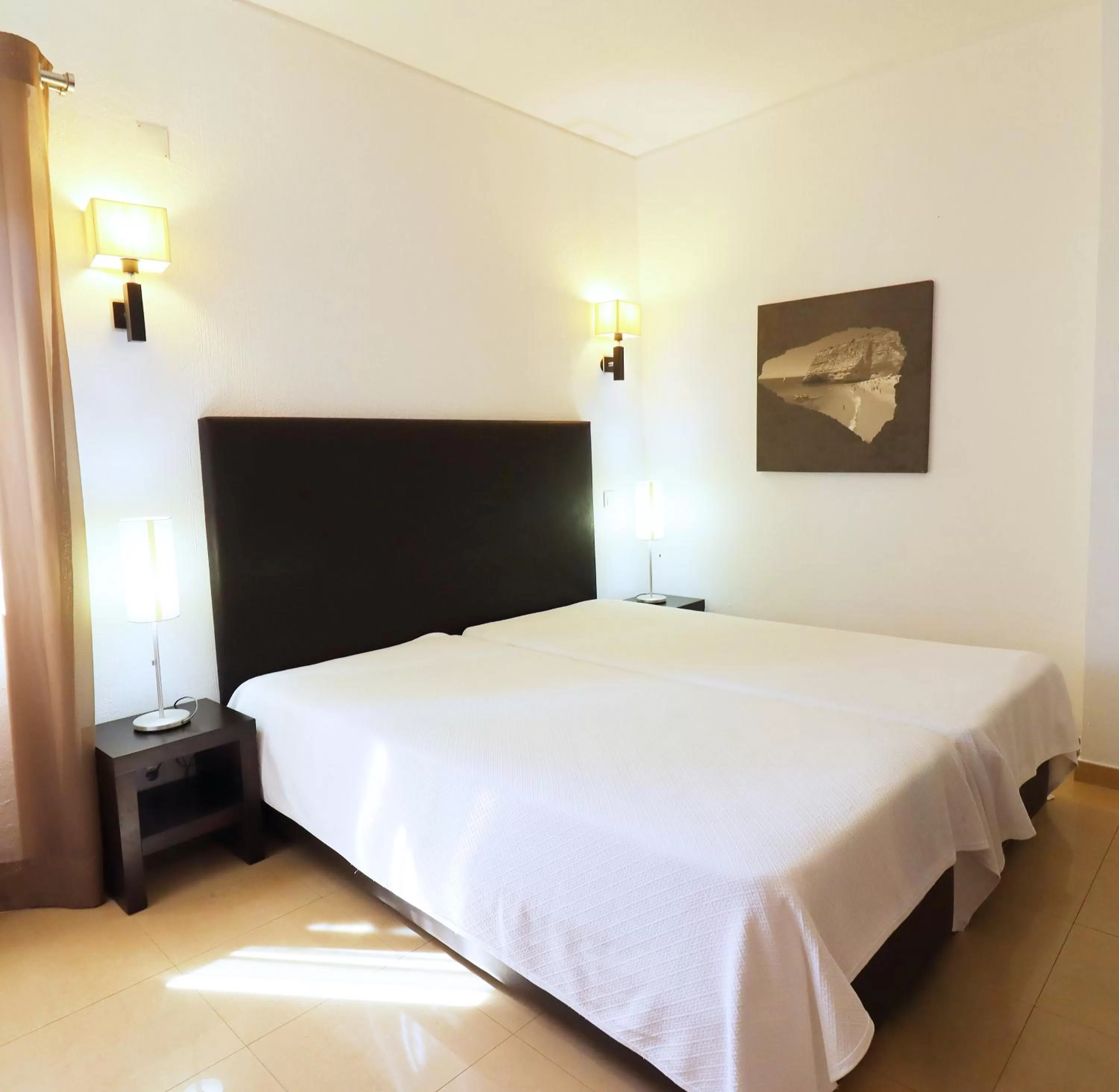 Superior Three-Bedroom Apartment with Sea View in Bellavista Jardim By BeGuest