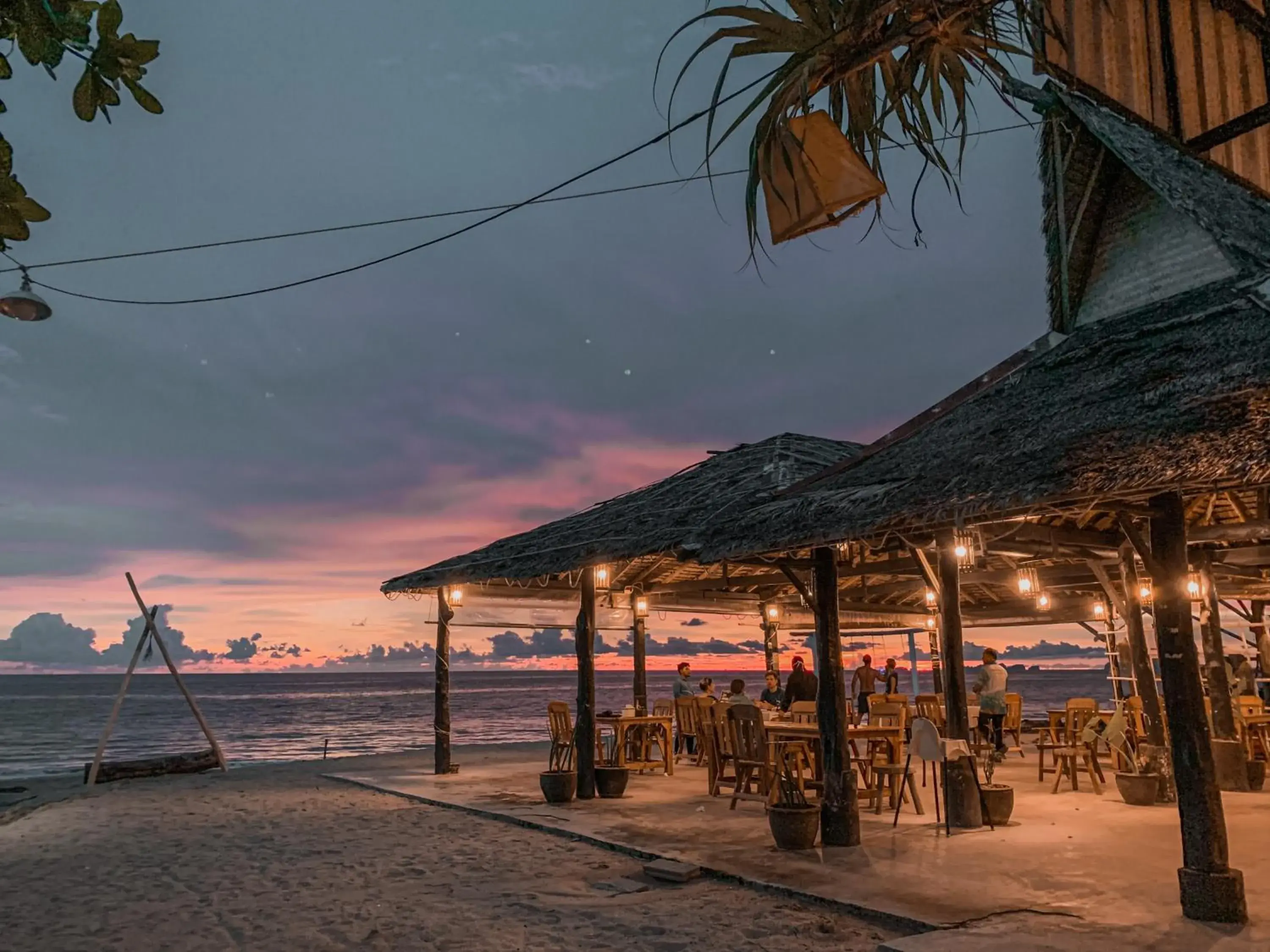 Restaurant/places to eat in Lanta Nice Beach Resort - SHA Extra Plus