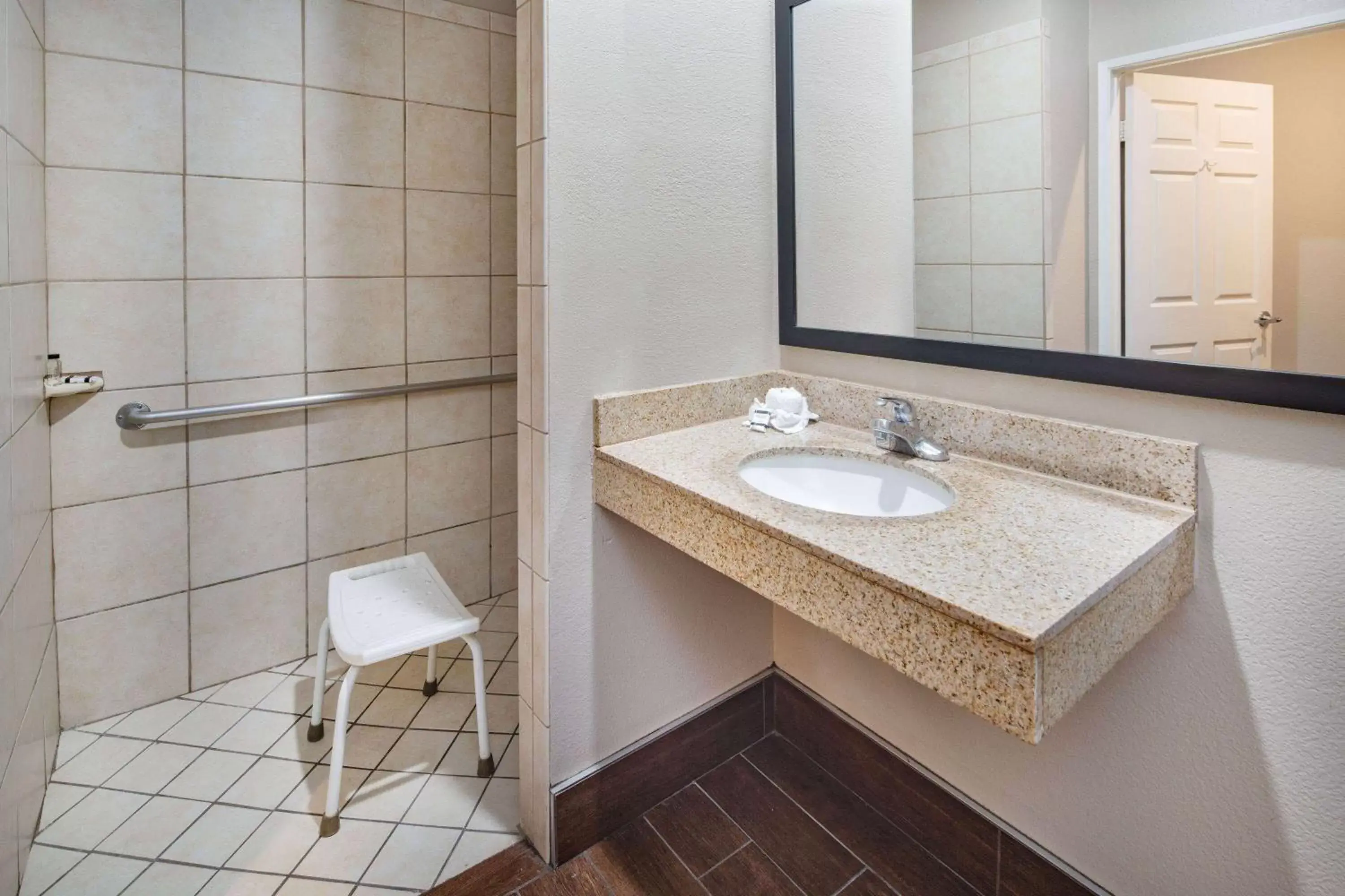 Shower, Bathroom in Super 8 by Wyndham North Hollywood