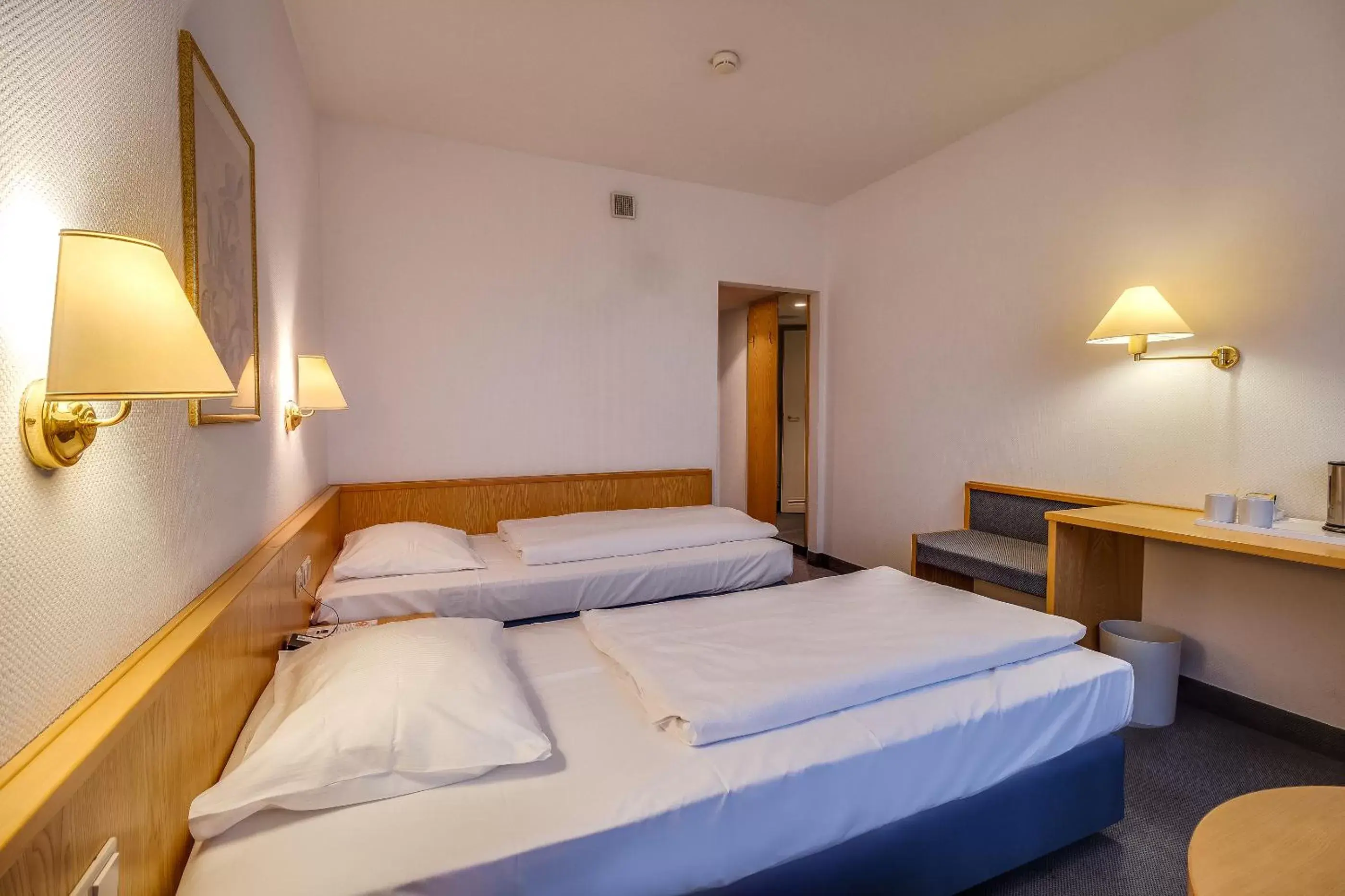 Photo of the whole room, Bed in Dorint Kongresshotel Chemnitz