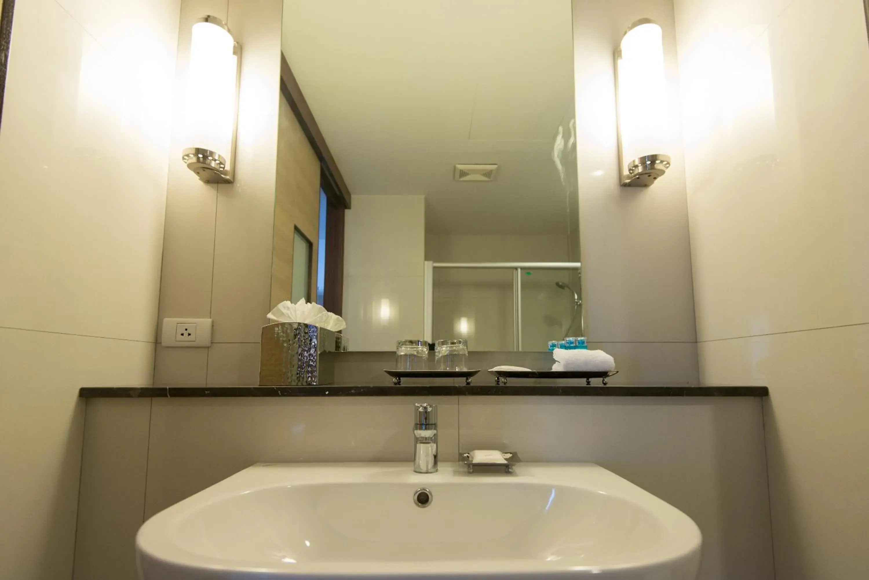 Bathroom in Marsi Hotel