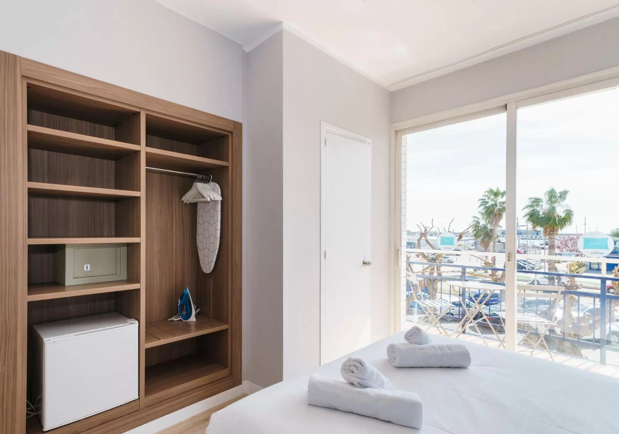 Photo of the whole room, Bed in BYPILLOW Mumm