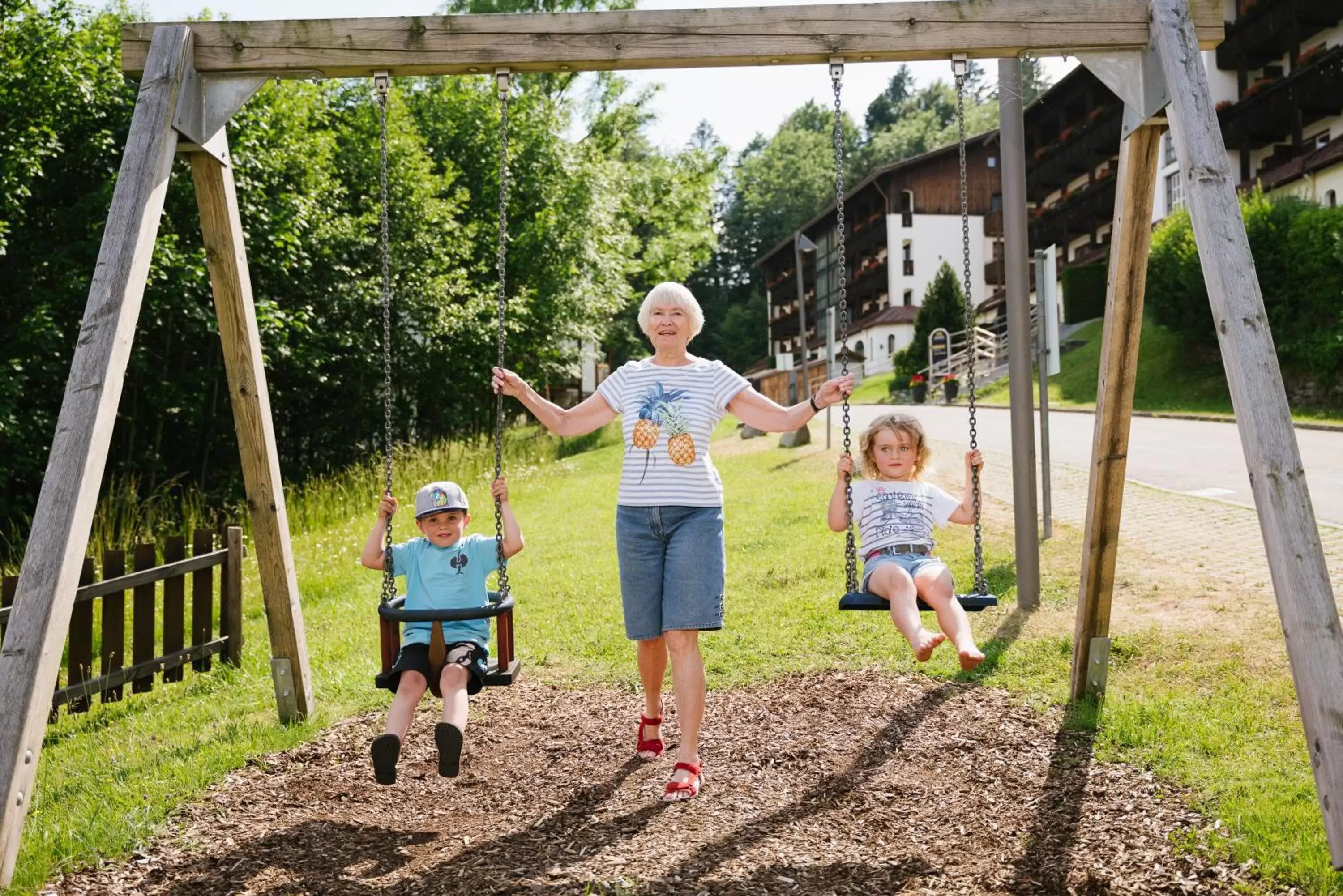 Children play ground, Children in MONDI Resort und Chalet Oberstaufen