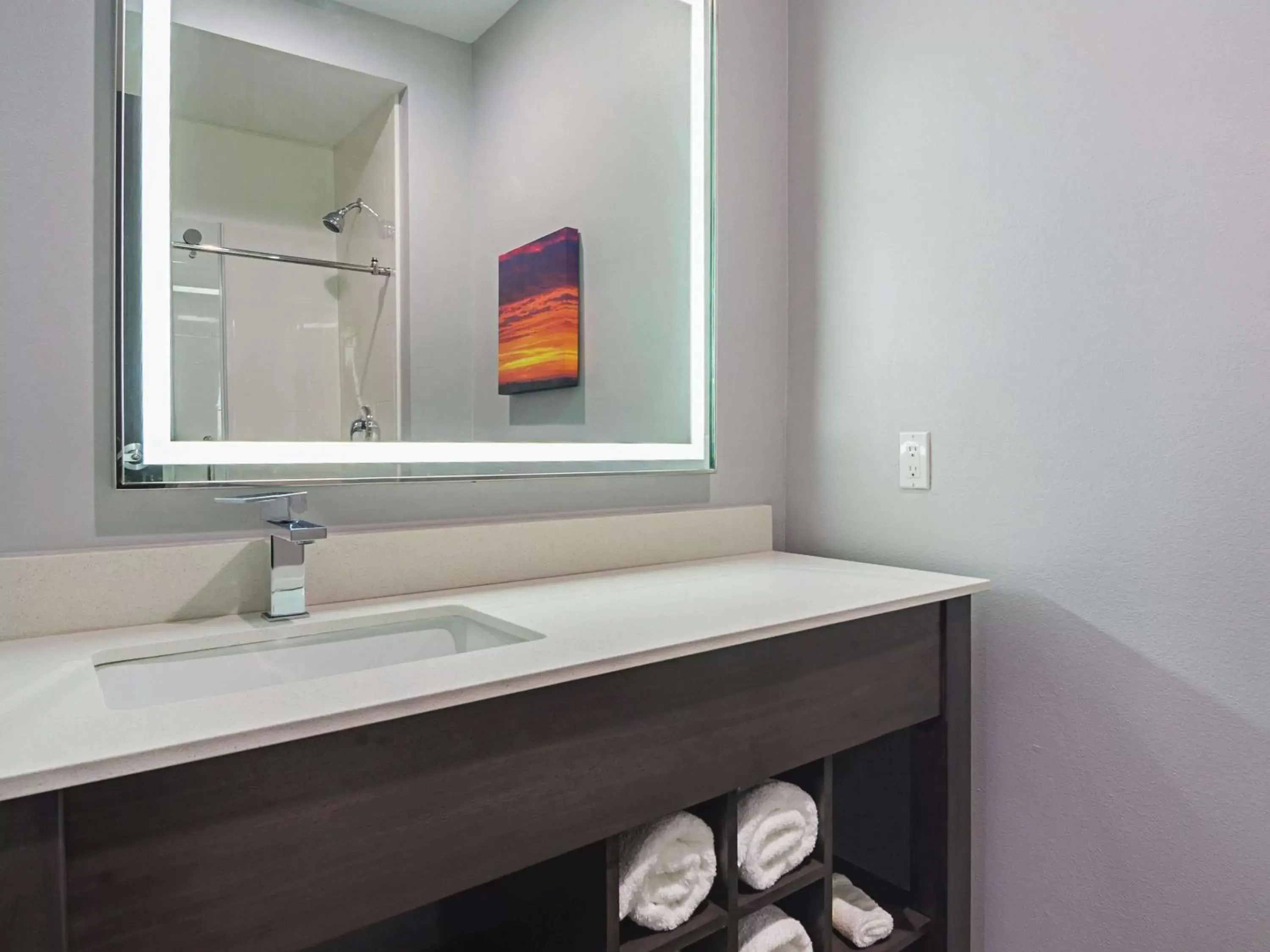 Photo of the whole room, Bathroom in La Quinta by Wyndham Dallas - Wylie