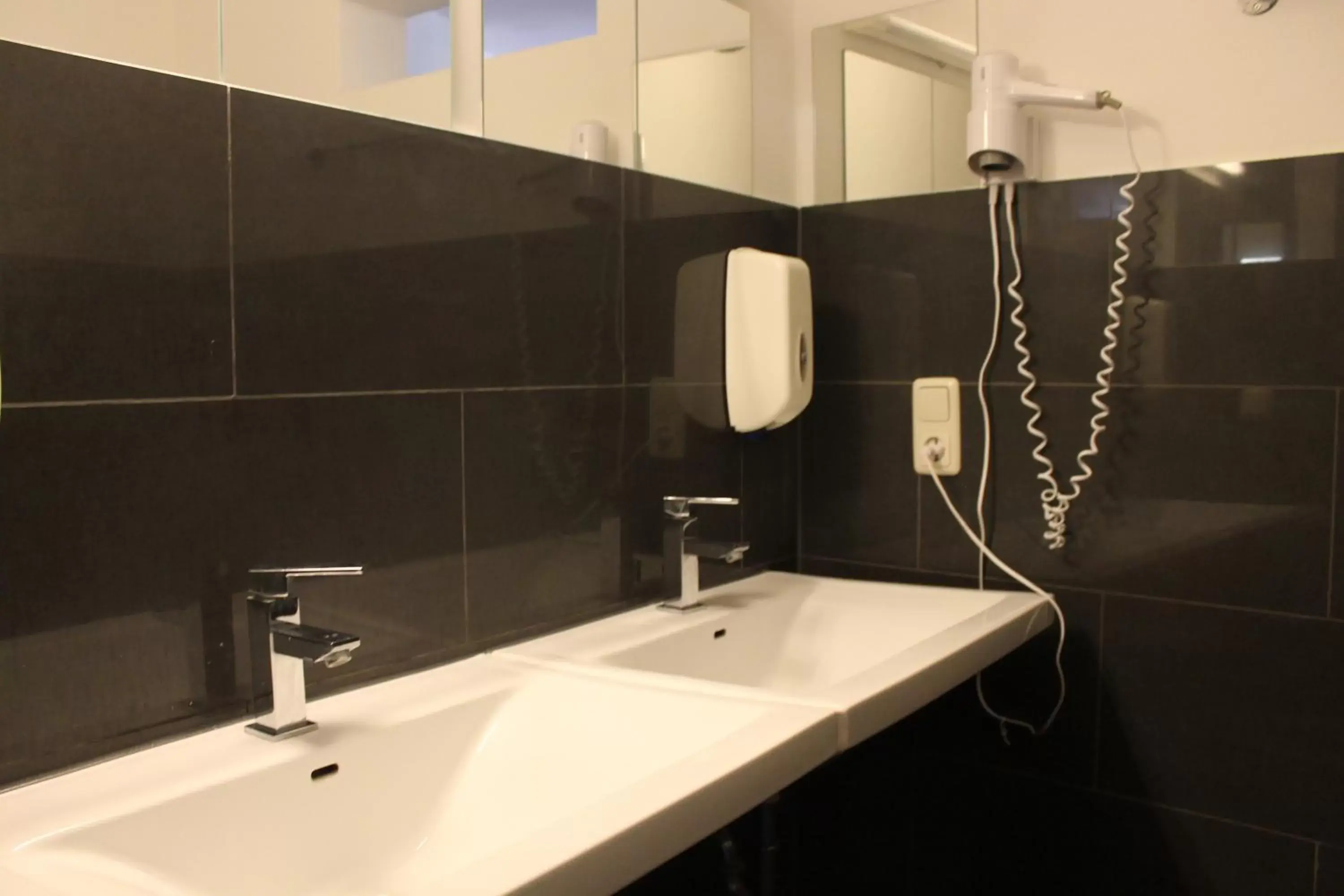 Bathroom in Station - Hostel for Backpackers