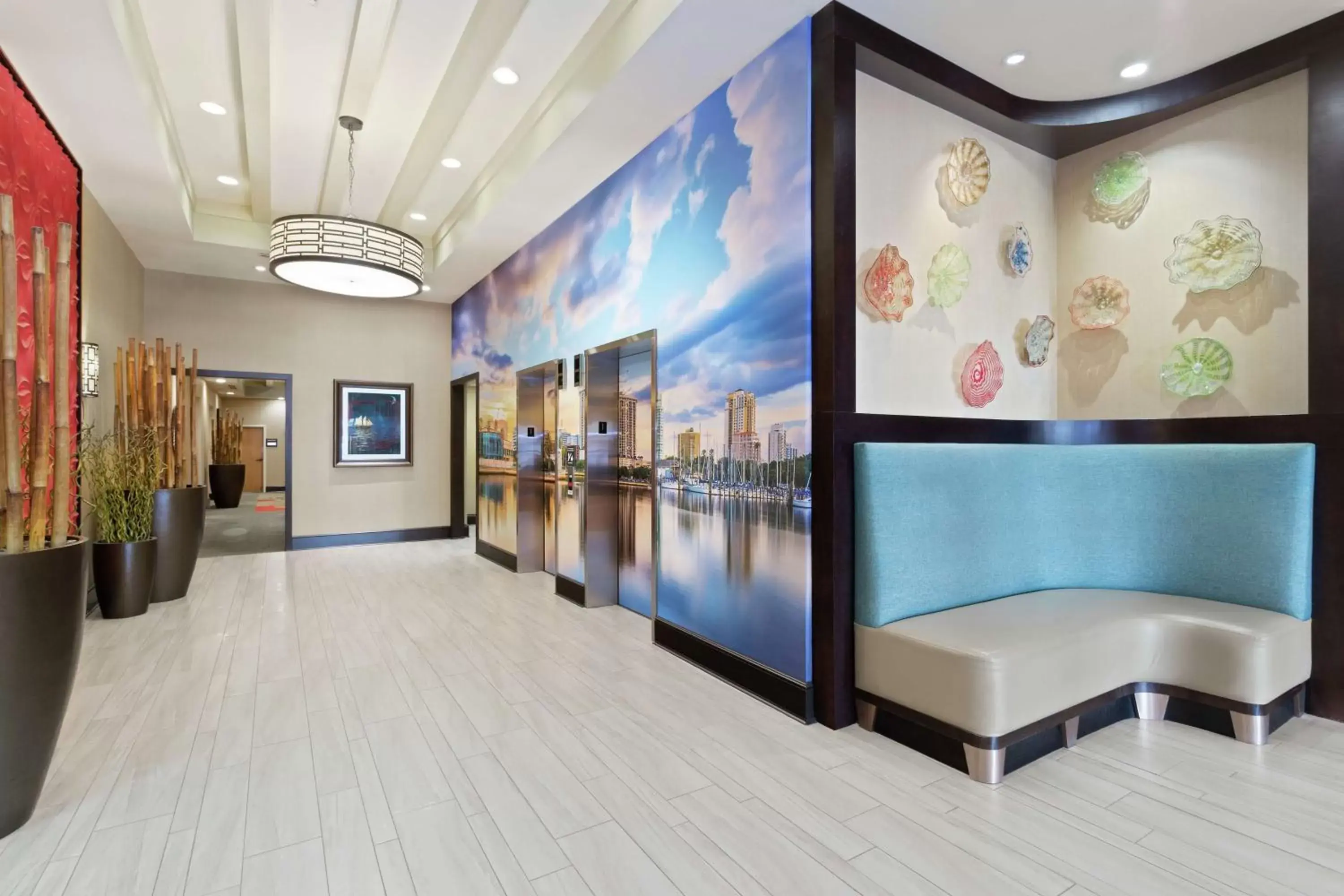 Lobby or reception in Hampton Inn & Suites St. Petersburg/Downtown