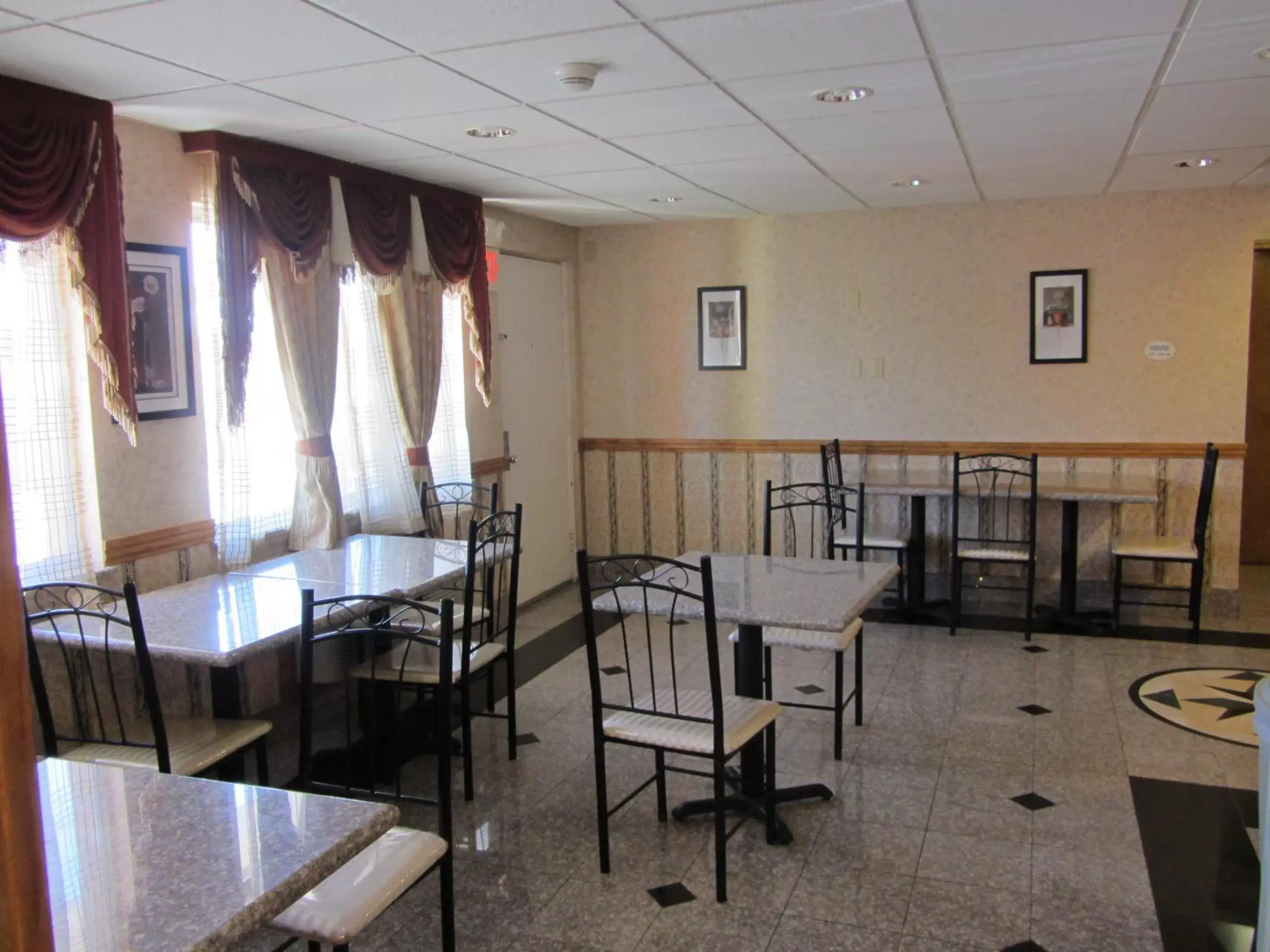 Restaurant/Places to Eat in Motel 6-El Paso, TX - West