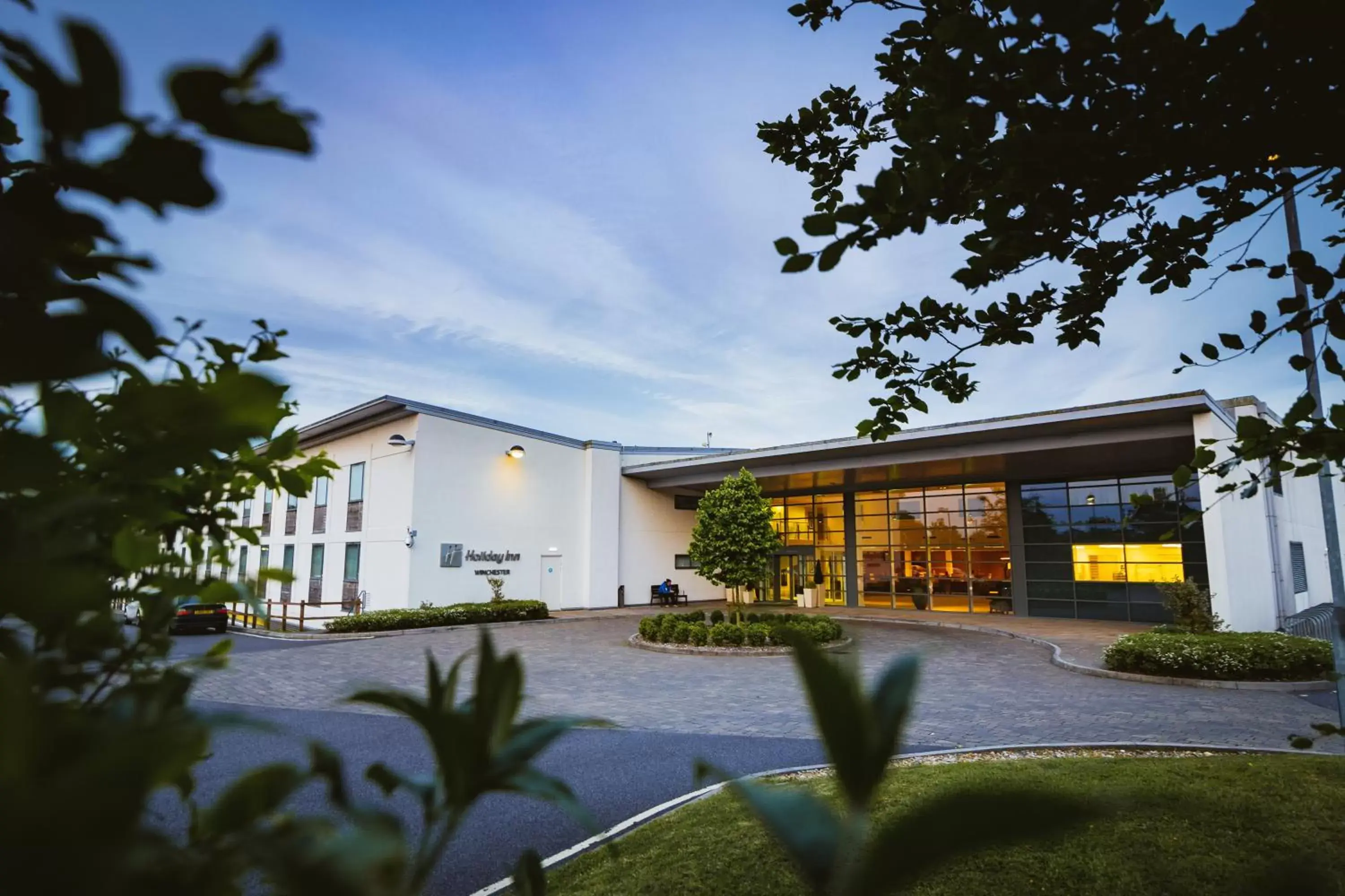 Property building, Swimming Pool in Holiday Inn Winchester, an IHG Hotel