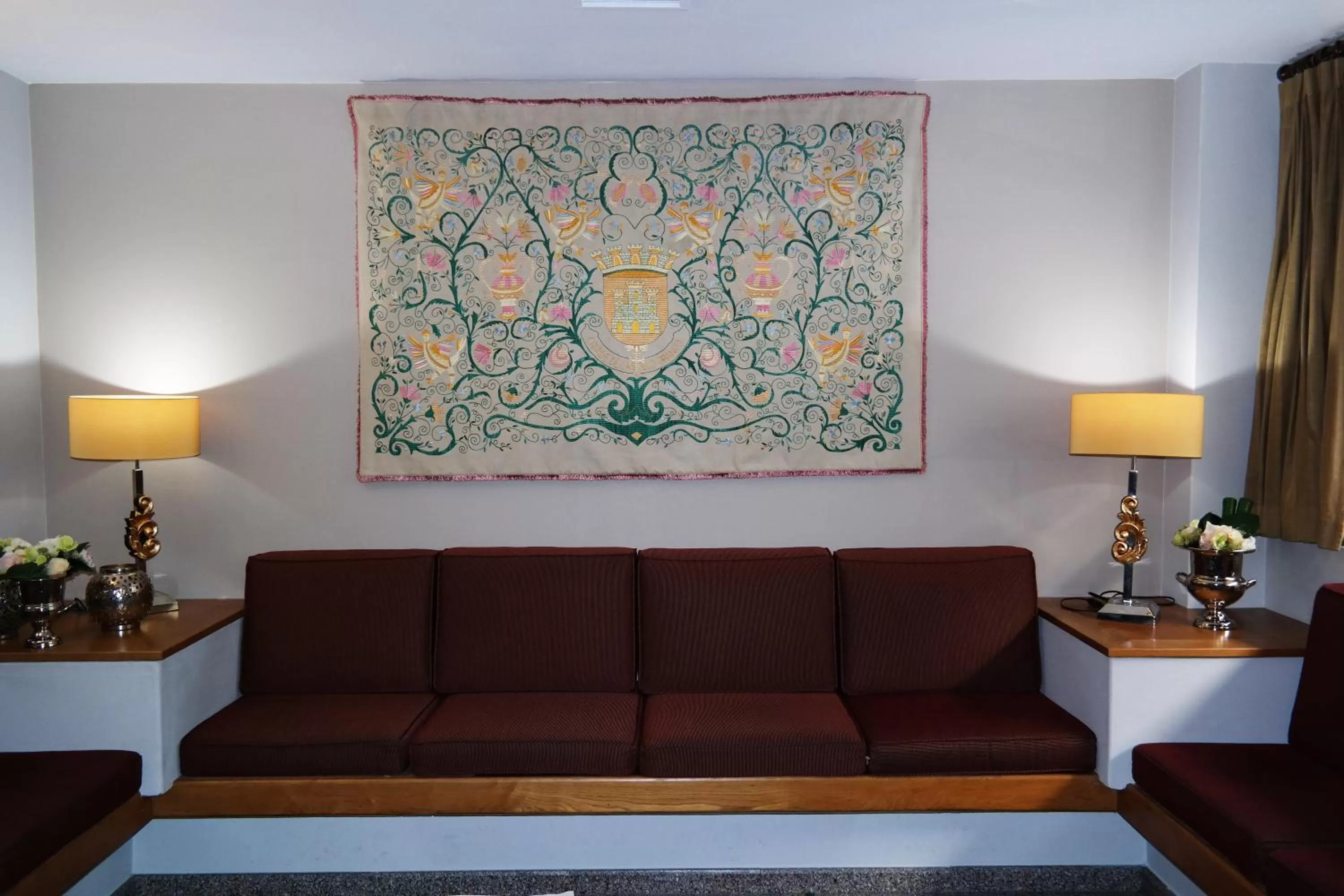 Communal lounge/ TV room in Hotel Rainha D. Amélia, Arts & Leisure