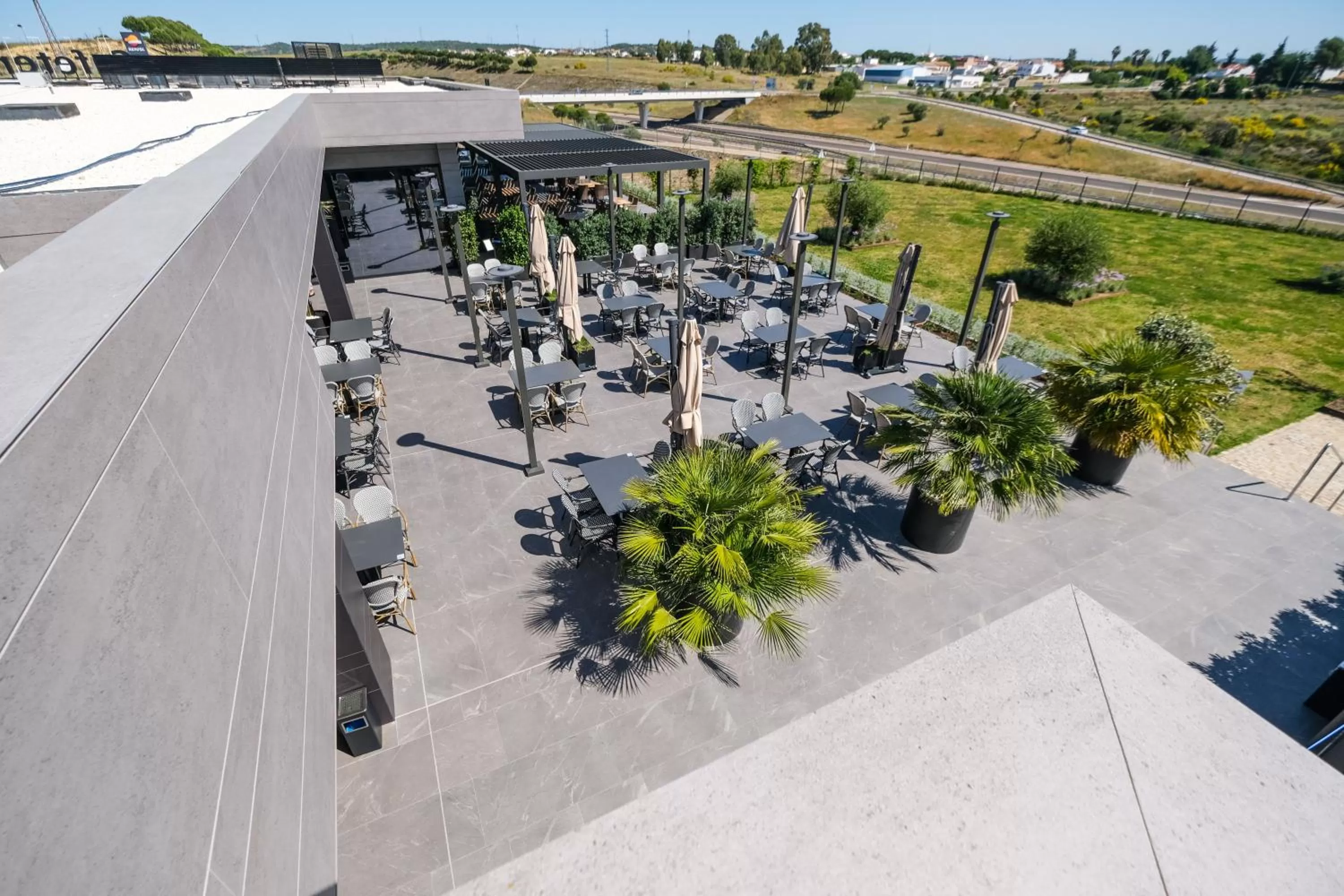 Restaurant/places to eat in LD Sevilla