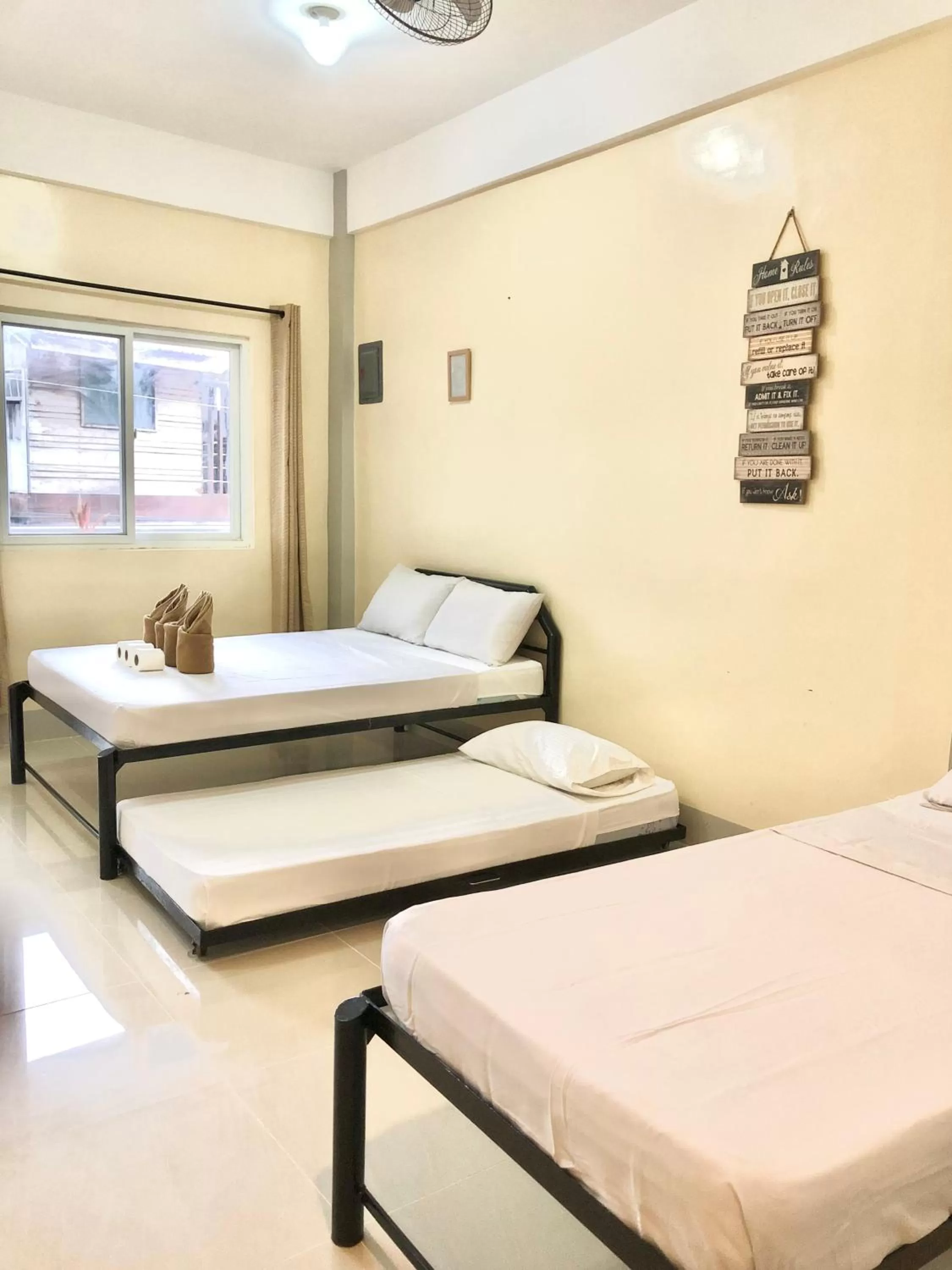 Bed in Hanna's Inn, El Nido