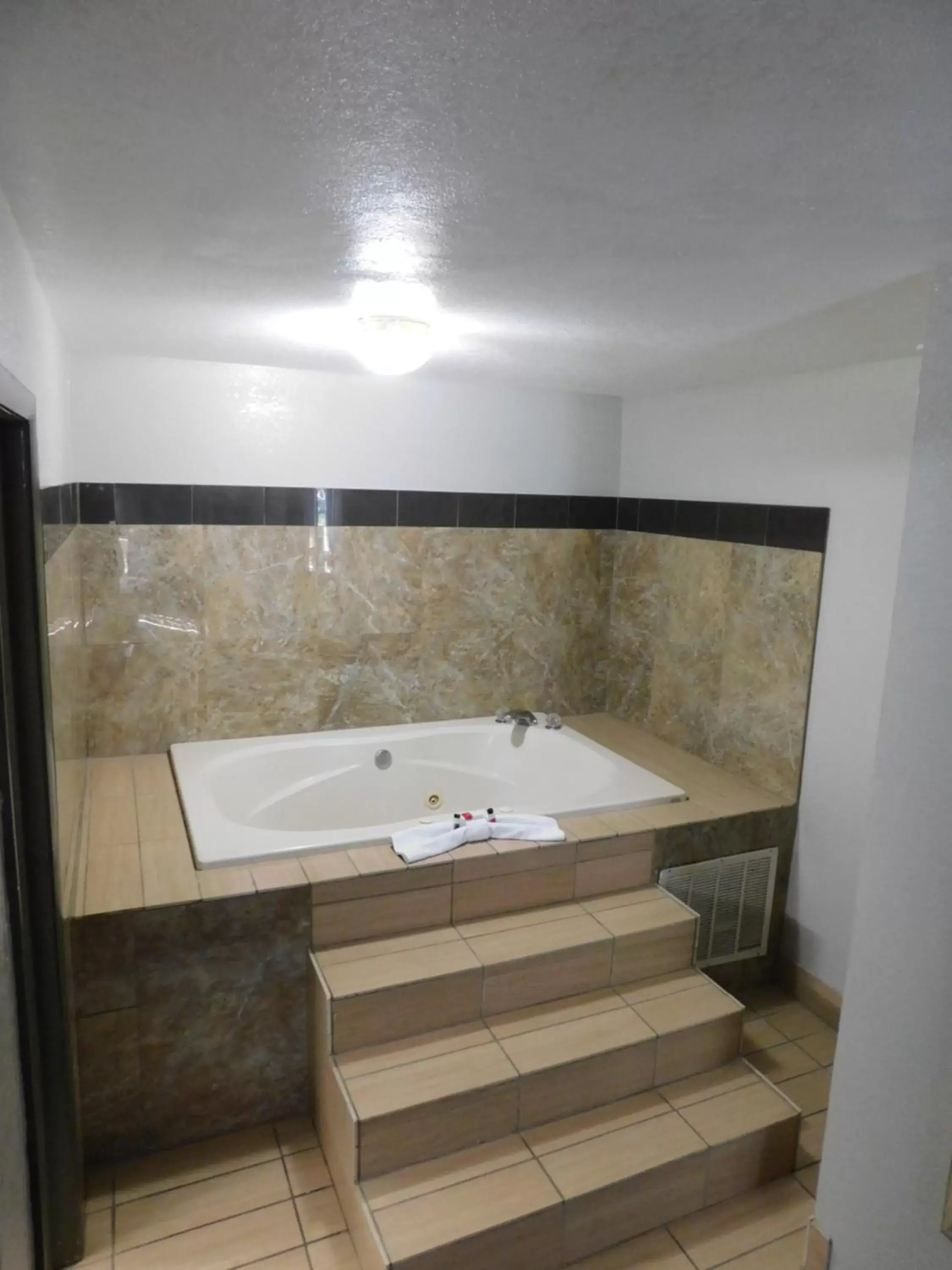 King Studio Suite - Non-Smoking in Days Inn & Suites by Wyndham Downtown Gatlinburg Parkway King Studio Suite - Non-Smoking in Days Inn & Suites by Wyndham Downtown Gatlinburg Parkway