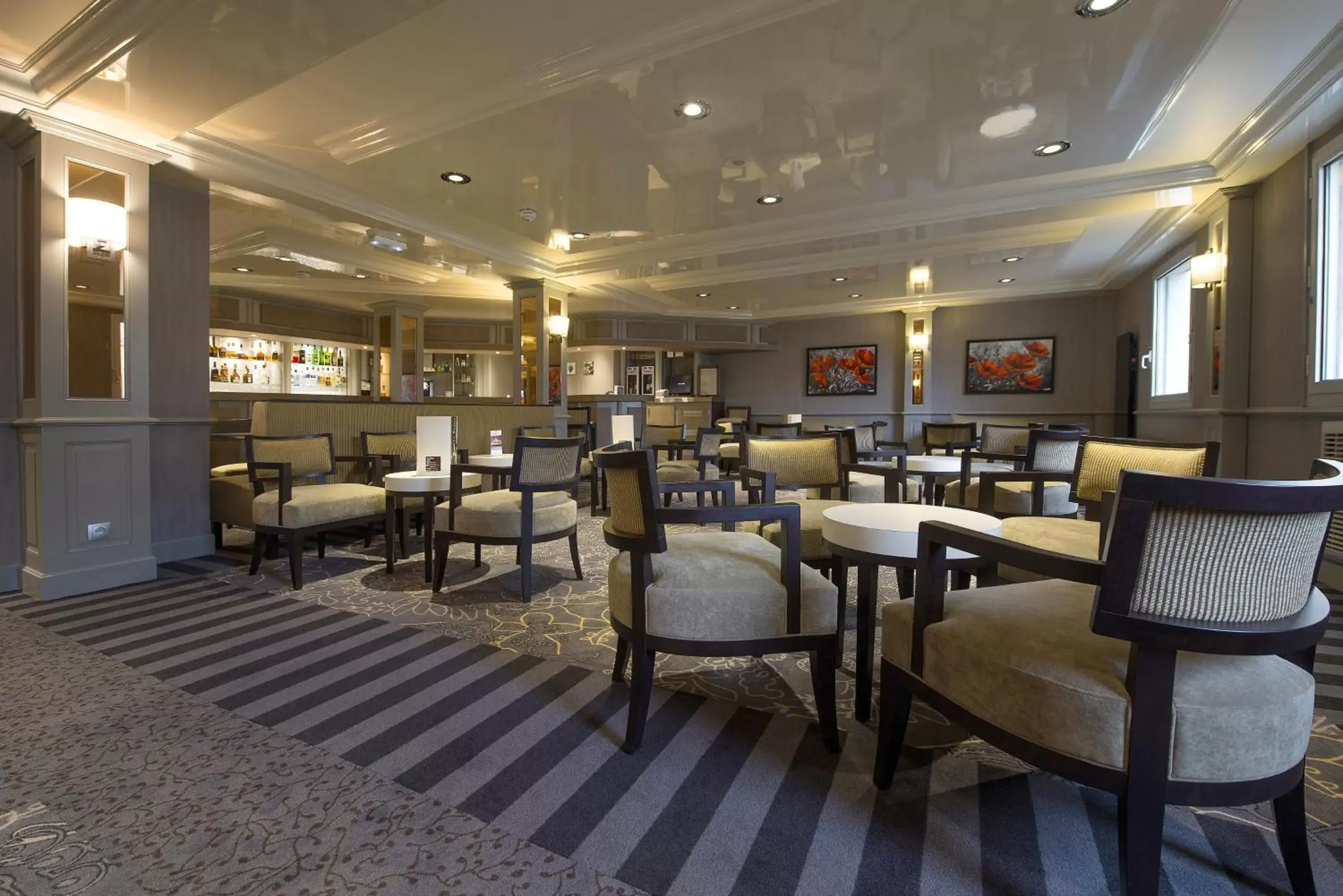 Lounge or bar, Restaurant/Places to Eat in Mercure Rouen Centre Champ de Mars