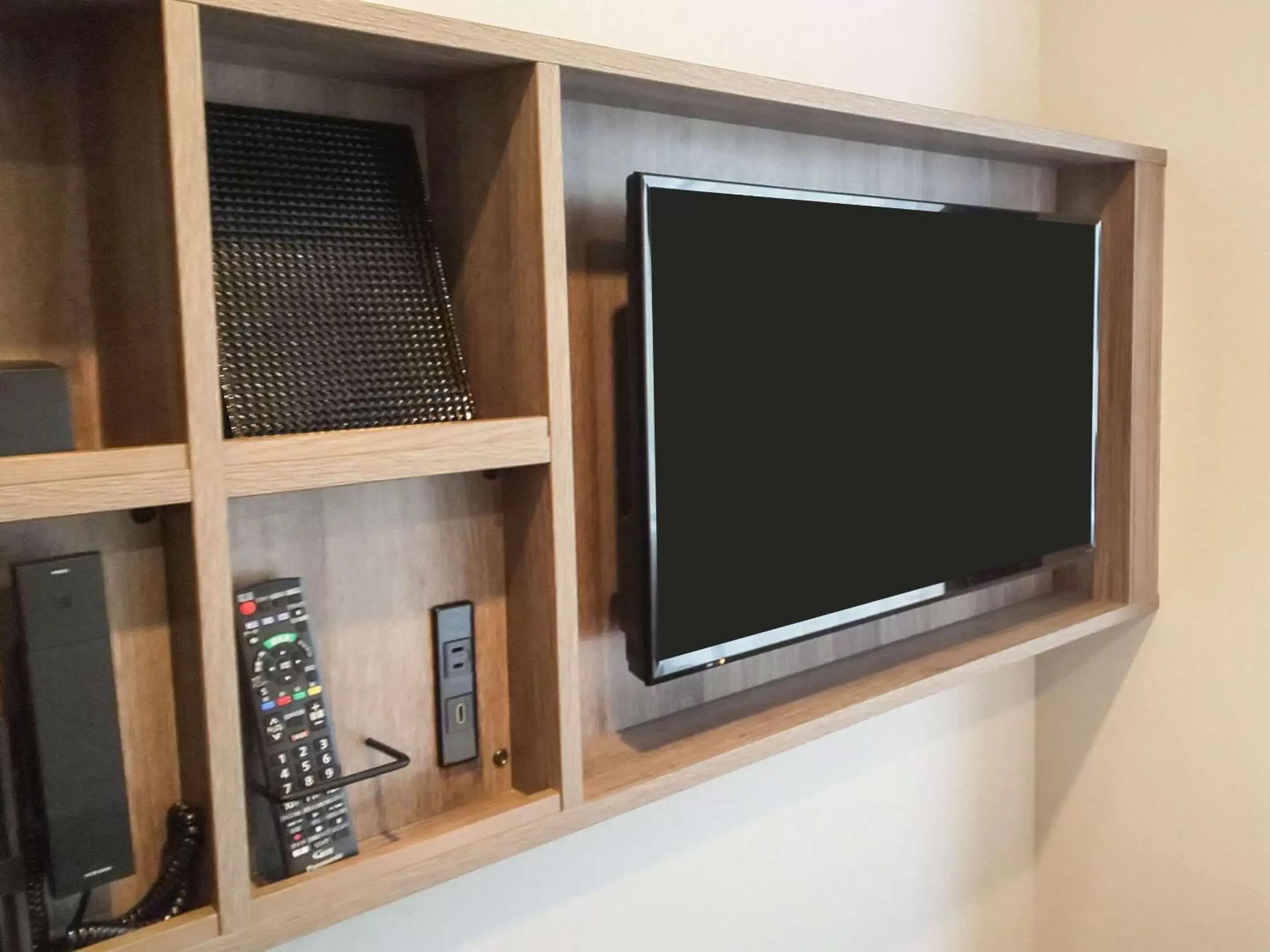 Photo of the whole room, TV/Entertainment Center in Comfort Hotel Nagoya Shinkansenguchi