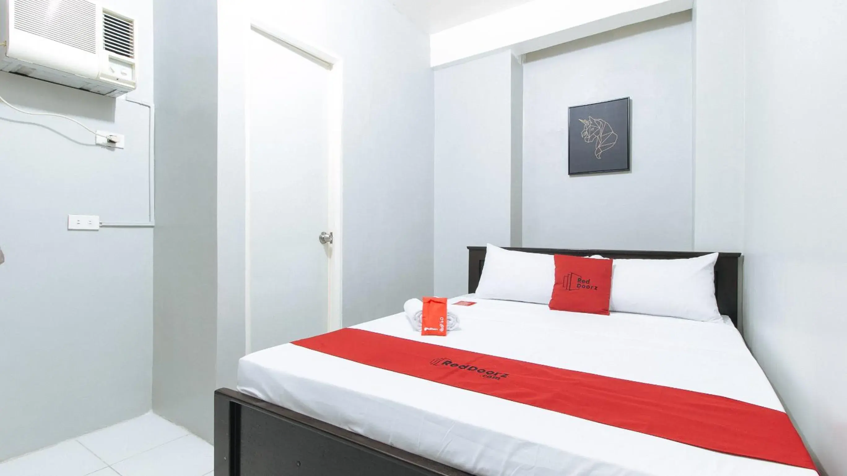 Bed in RedDoorz near Pasay Rotonda