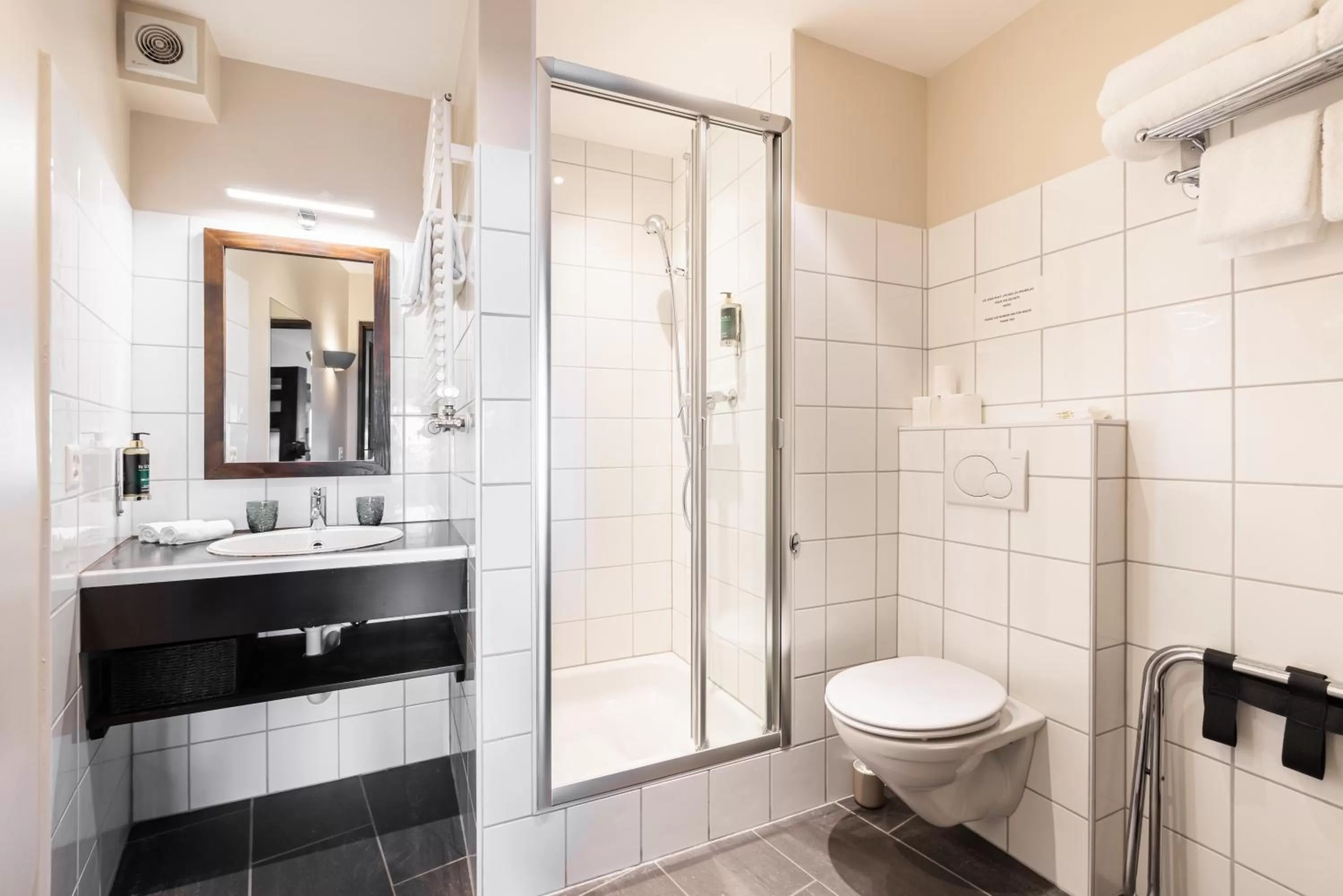 Bathroom in No 8 Bed & Bar