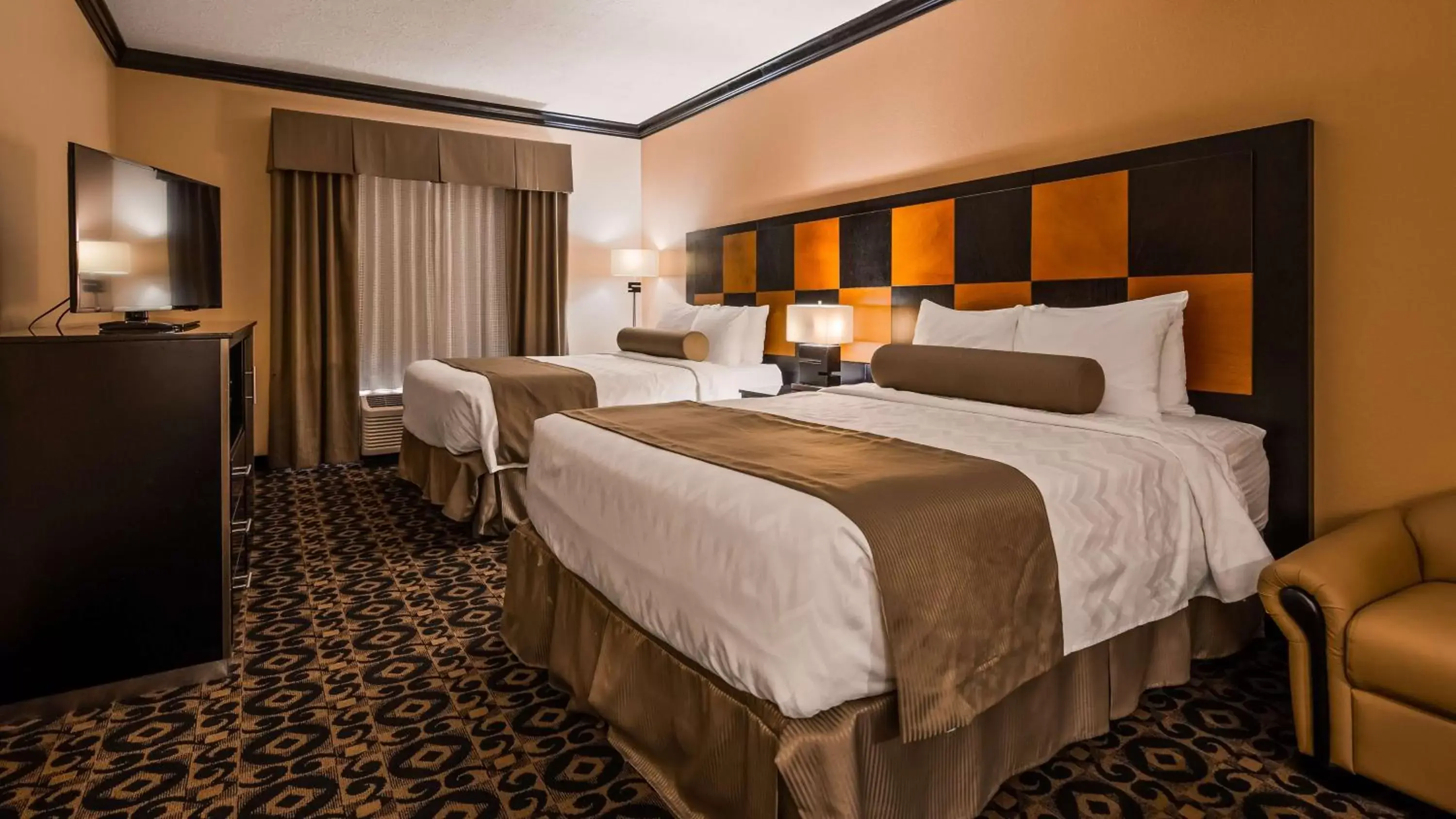 Photo of the whole room, Bed in Best Western Plus Airport Inn & Suites Photo of the whole room, Bed in Best Western Plus Airport Inn & Suites