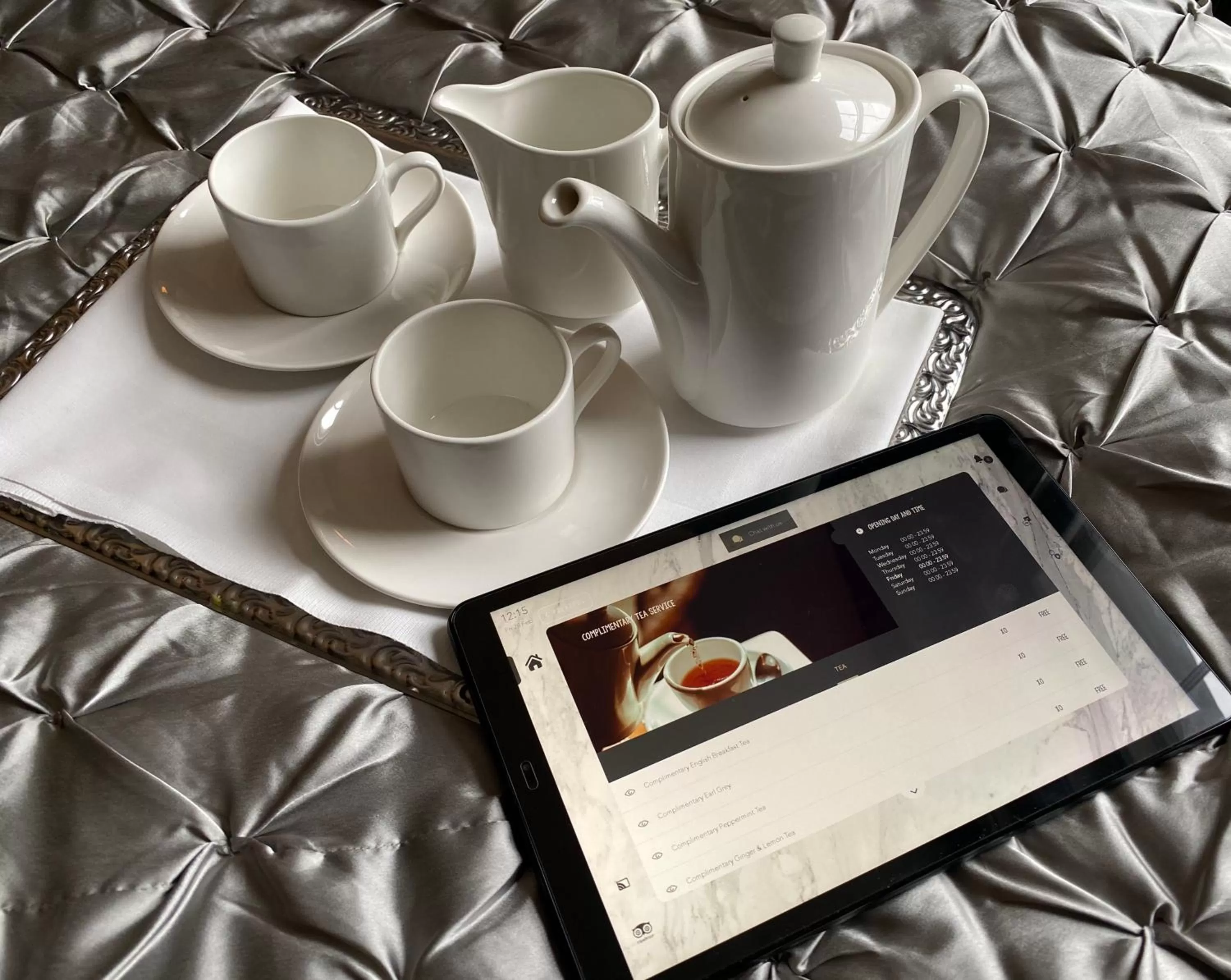 Coffee/tea facilities, Bed in Eccleston Square Hotel