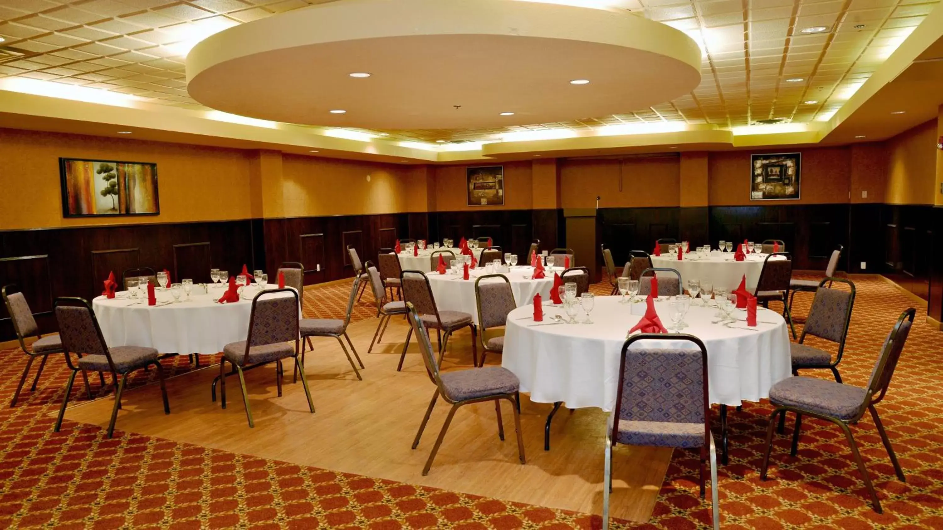 Meeting/conference room, Restaurant/Places to Eat in Holiday Inn Hinton, an IHG Hotel