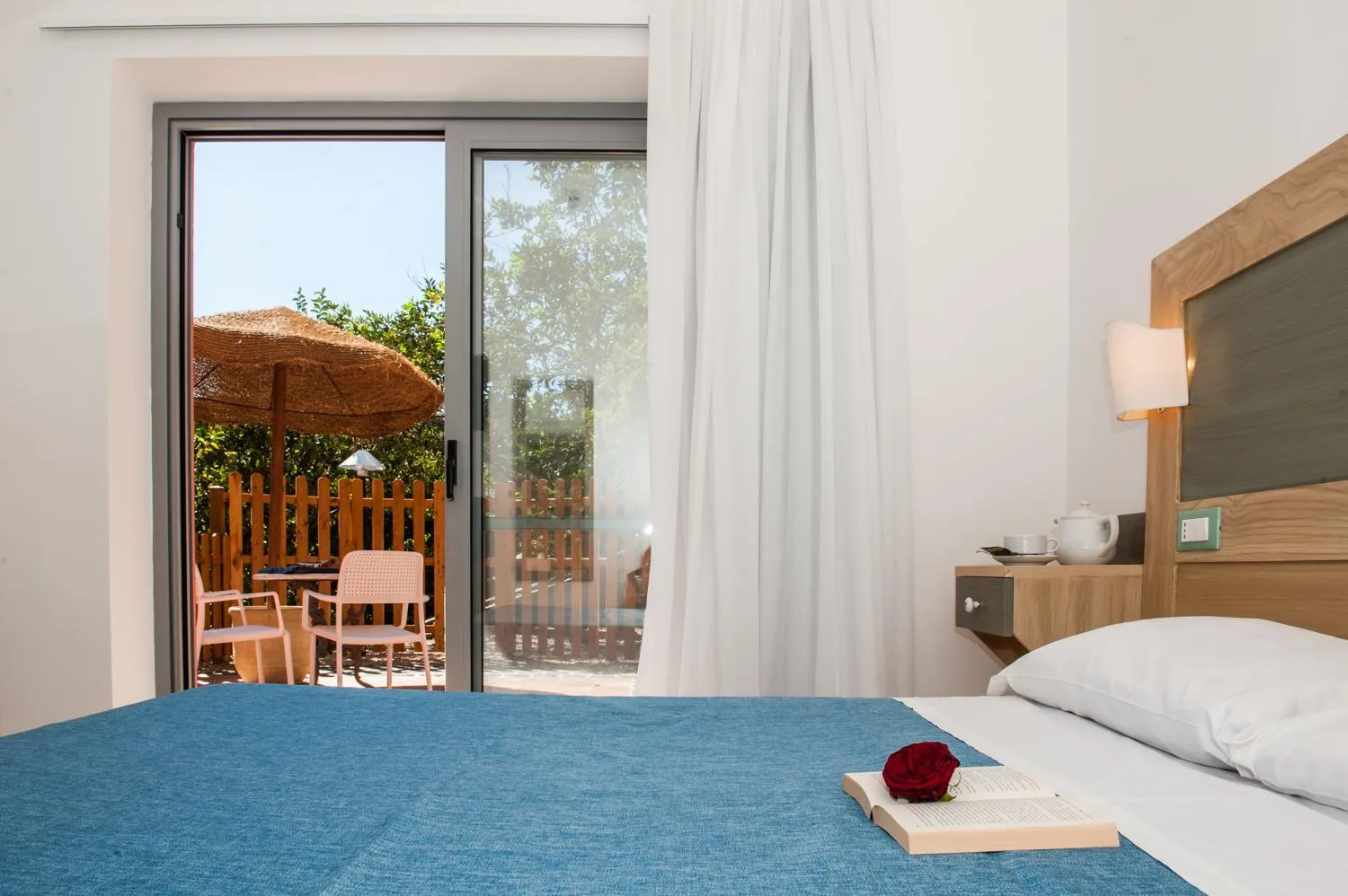 Photo of the whole room, Bed in Summit Hotel