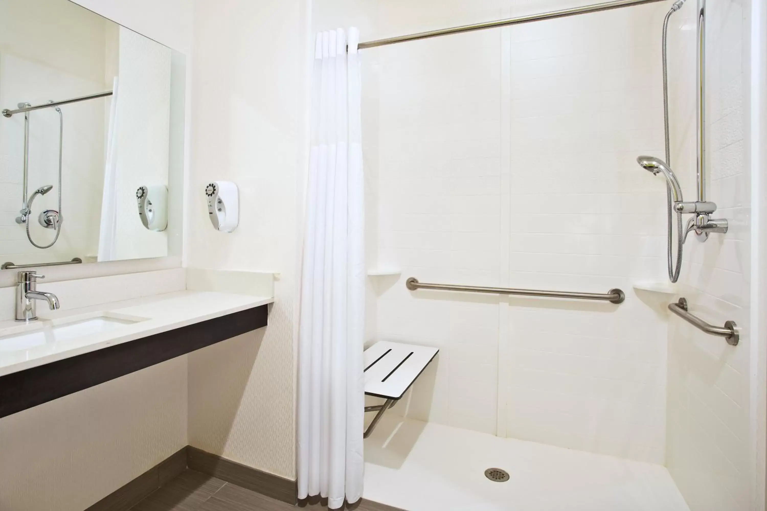 Photo of the whole room, Bathroom in Holiday Inn Express Hotel & Suites Ann Arbor West, an IHG Hotel