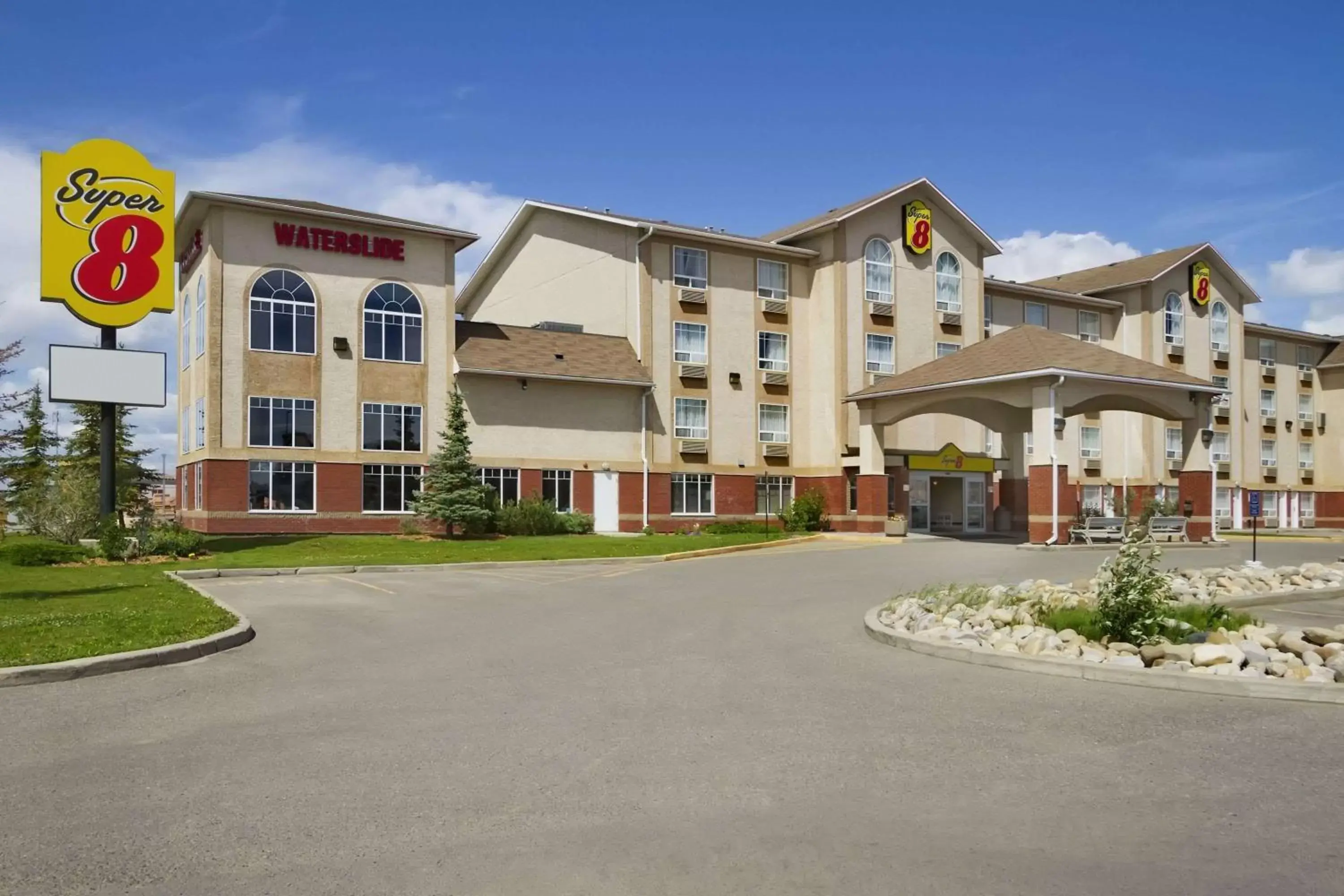 Property Building in Super 8 by Wyndham Fort St. John BC