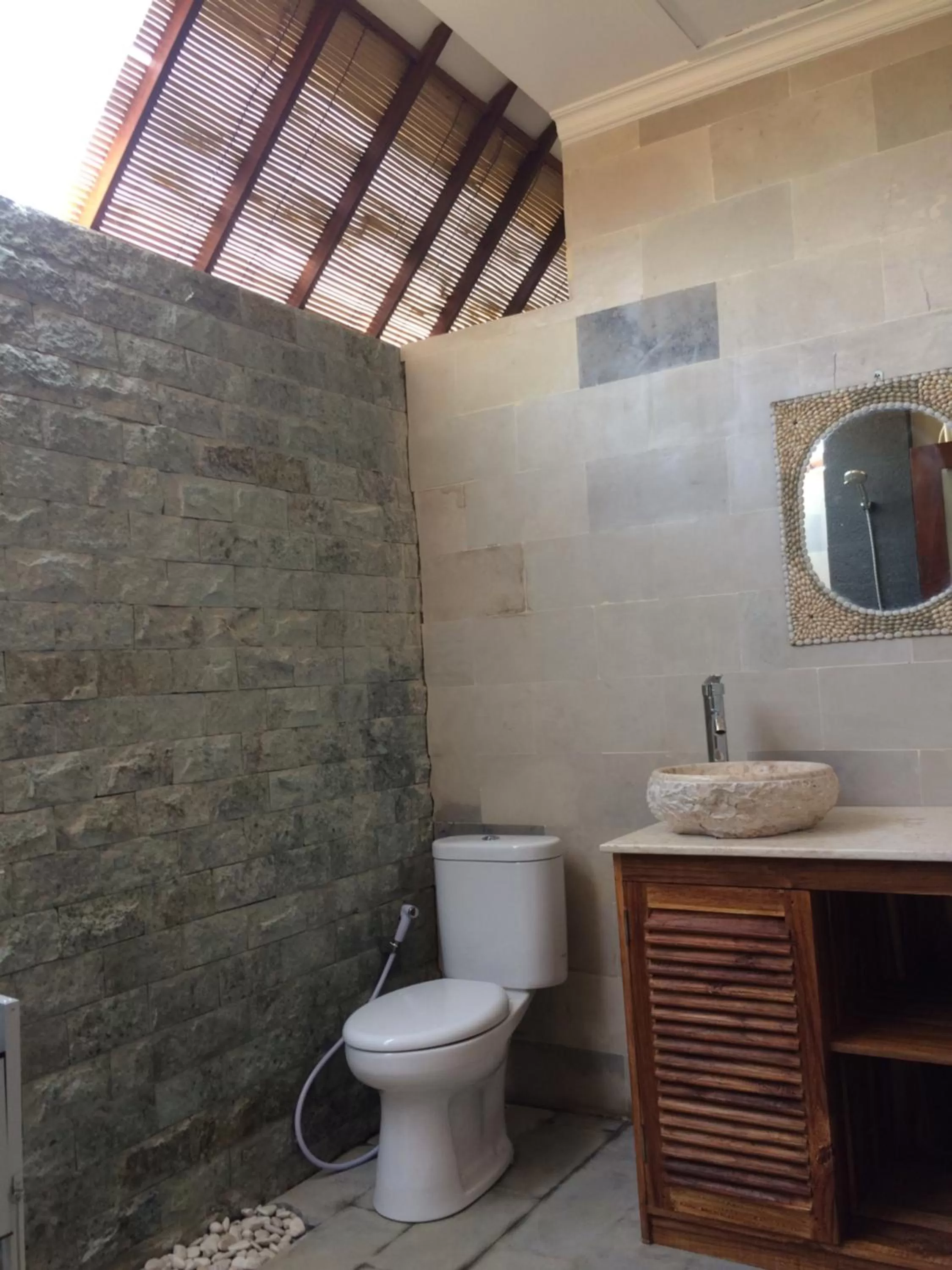 Toilet in Run House B&B