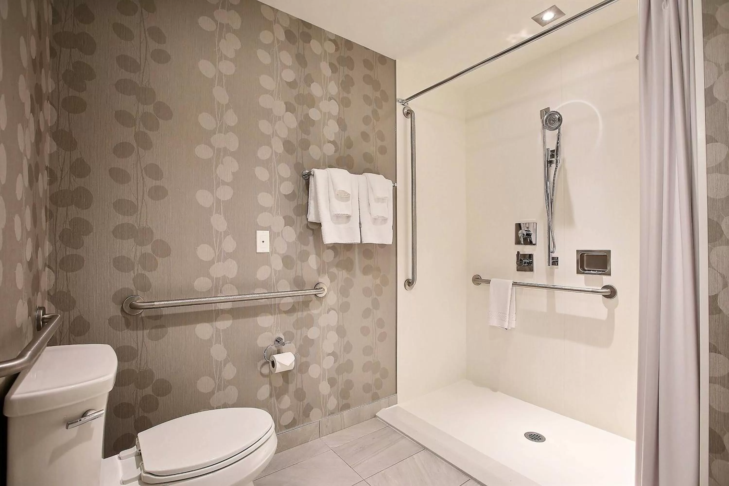 Bathroom in Courtyard by Marriott Quebec City