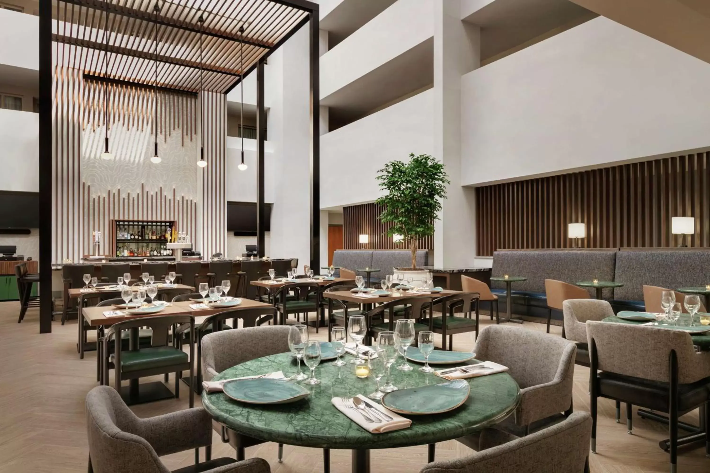 Lounge or bar, Restaurant/Places to Eat in Embassy Suites by Hilton Philadelphia Valley Forge
