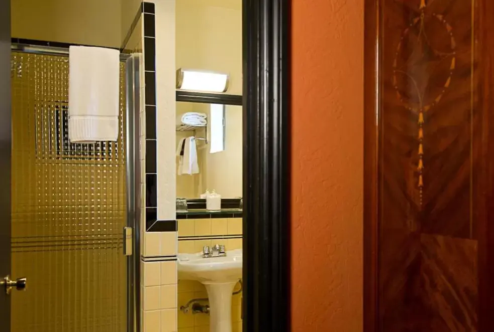 Bathroom in Hotel Boheme