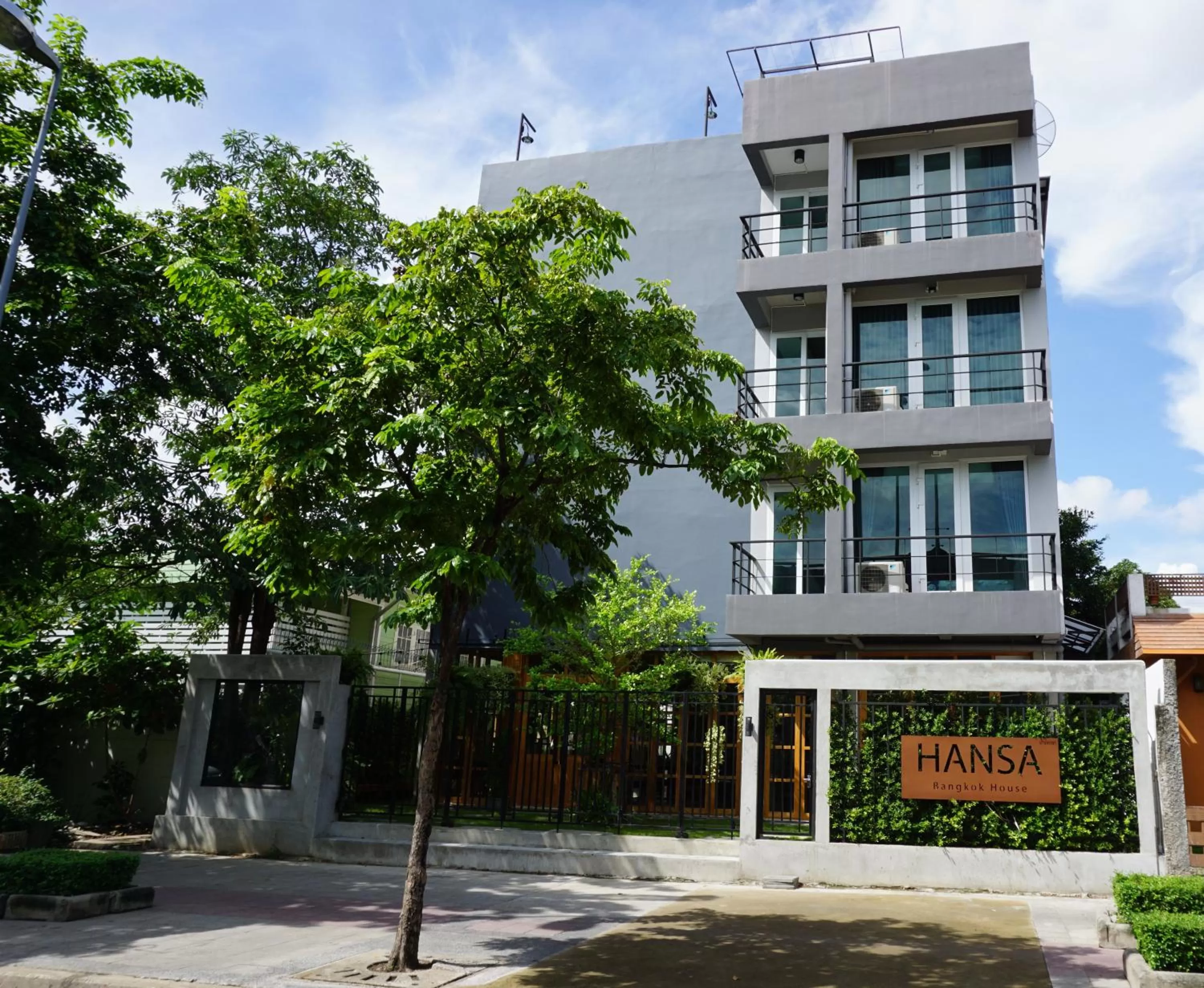 Facade/entrance in Hansa Bangkok House