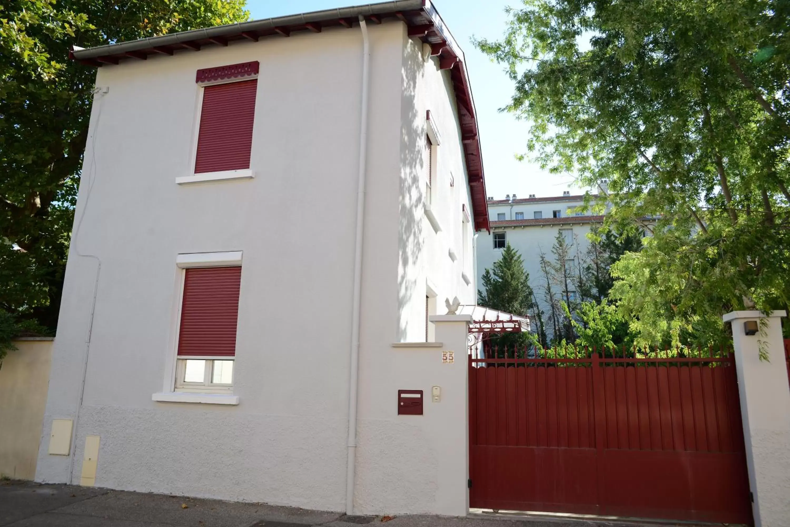 Property Building in Villa Seignemartin