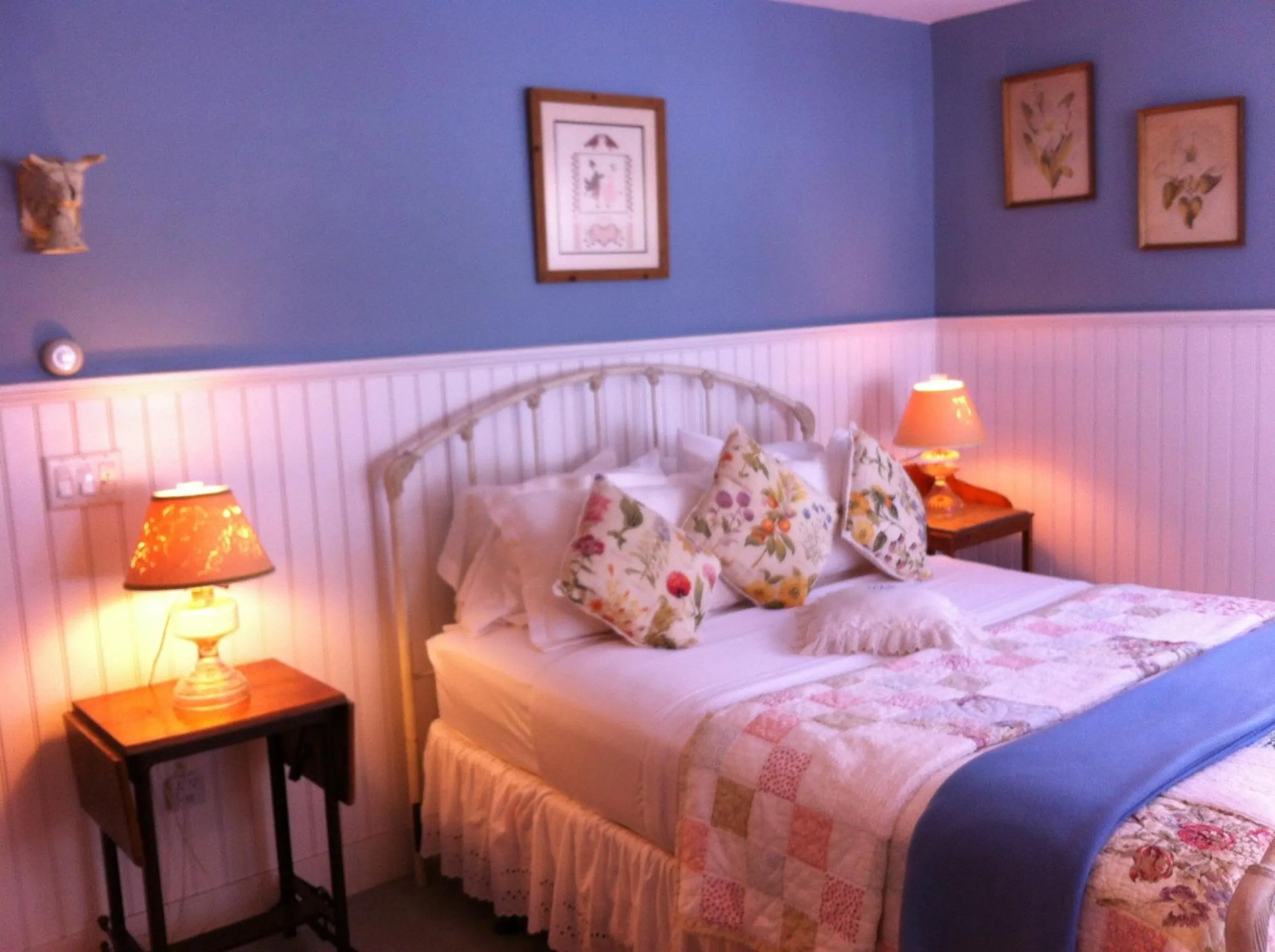 Queen Room with Spa Bath in Deerhill Inn