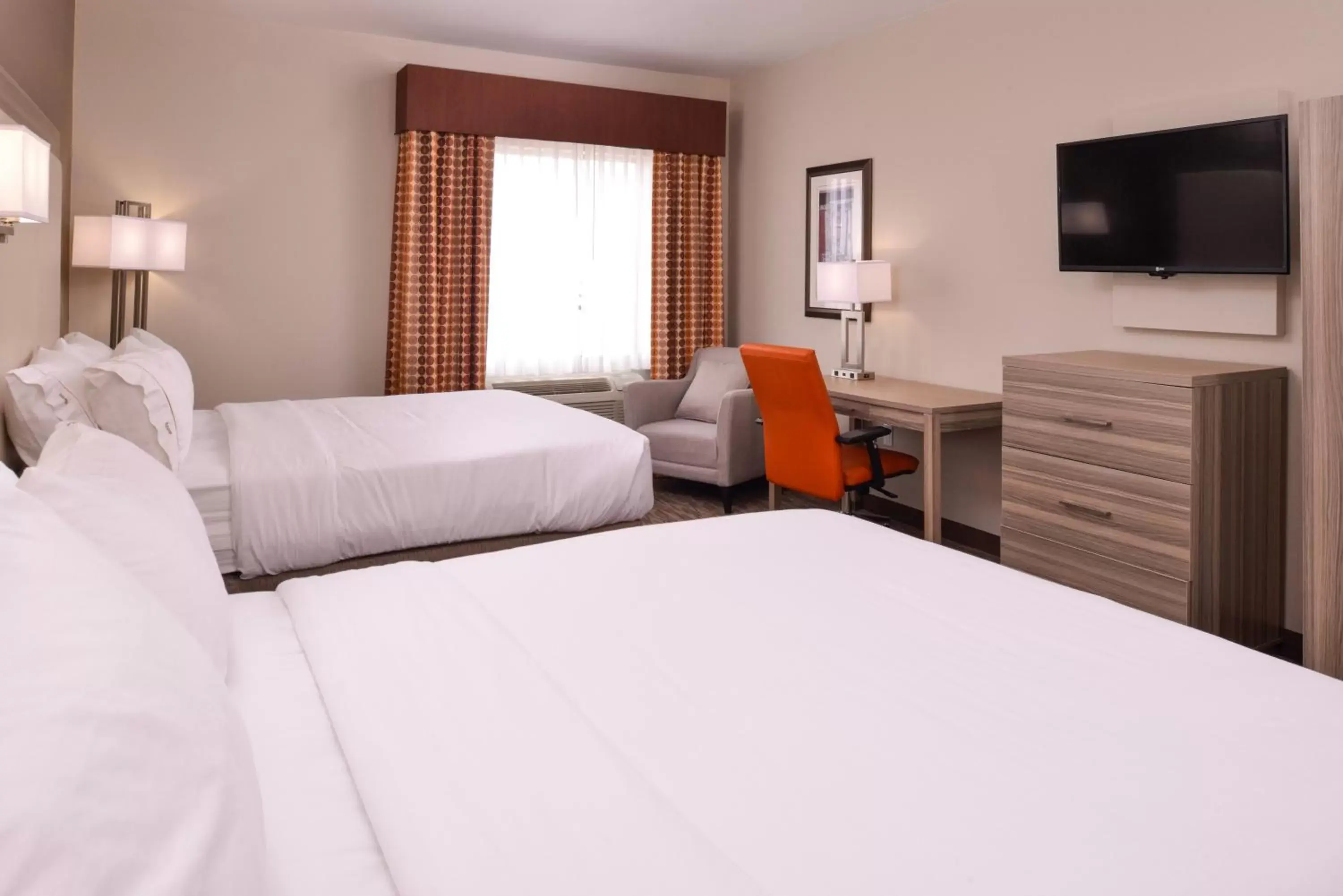 Photo of the whole room, Bed in Holiday Inn Express & Suites Williams, an IHG Hotel