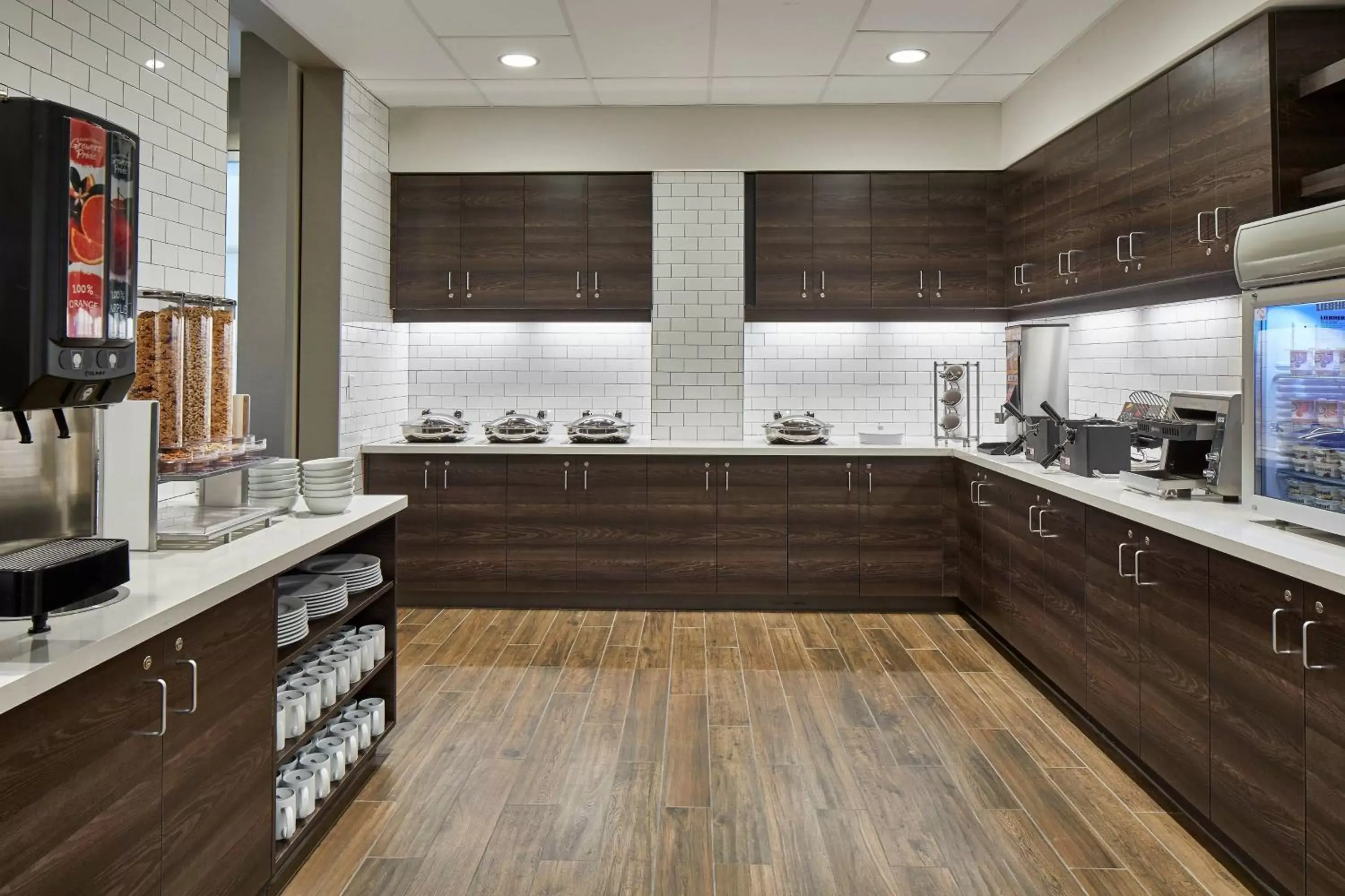 Breakfast, Kitchen/Kitchenette in Residence Inn by Marriott Albany Airport