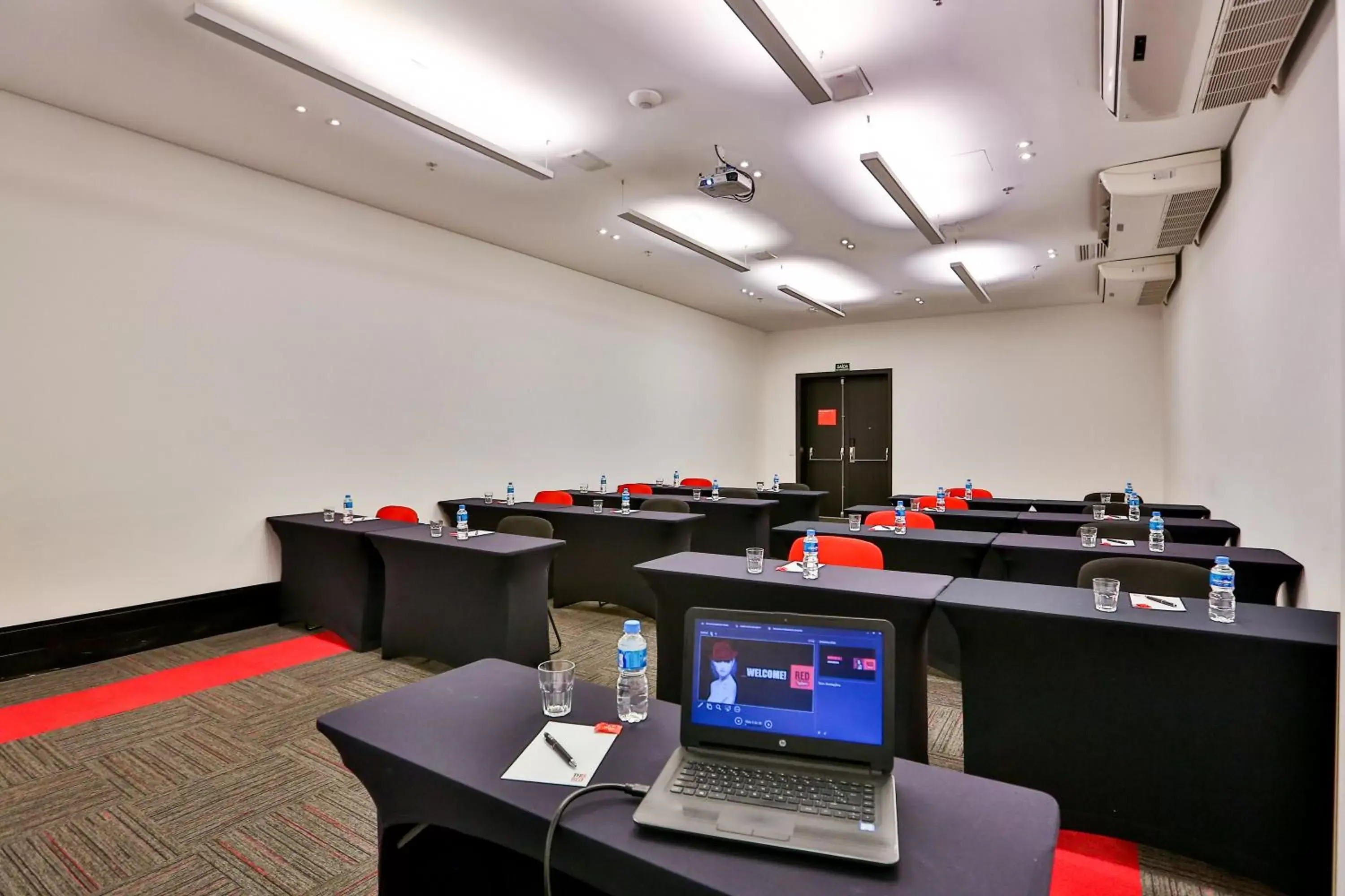 Meeting/conference room in Radisson RED Campinas