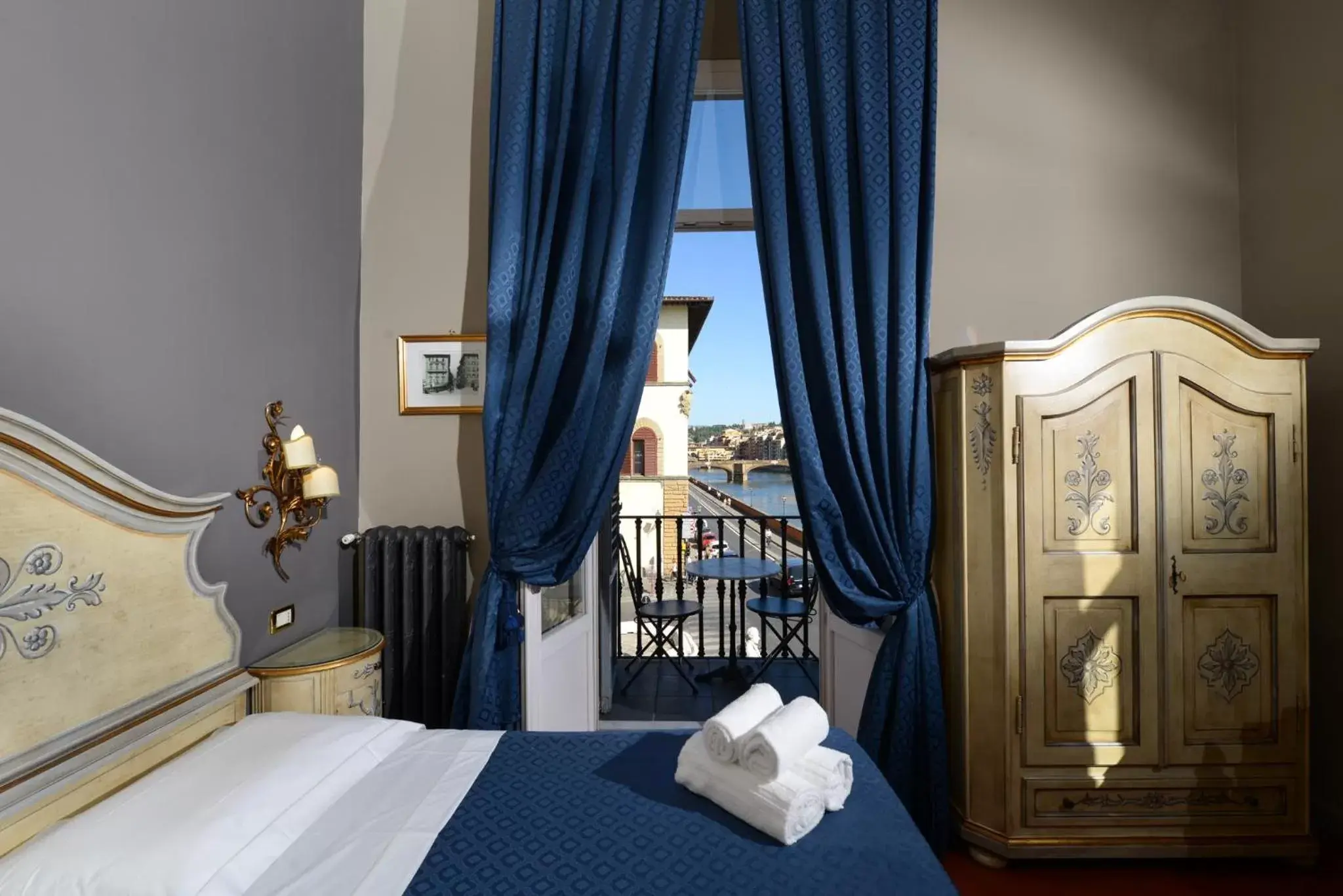 Photo of the whole room, Bed in Residenza Vespucci