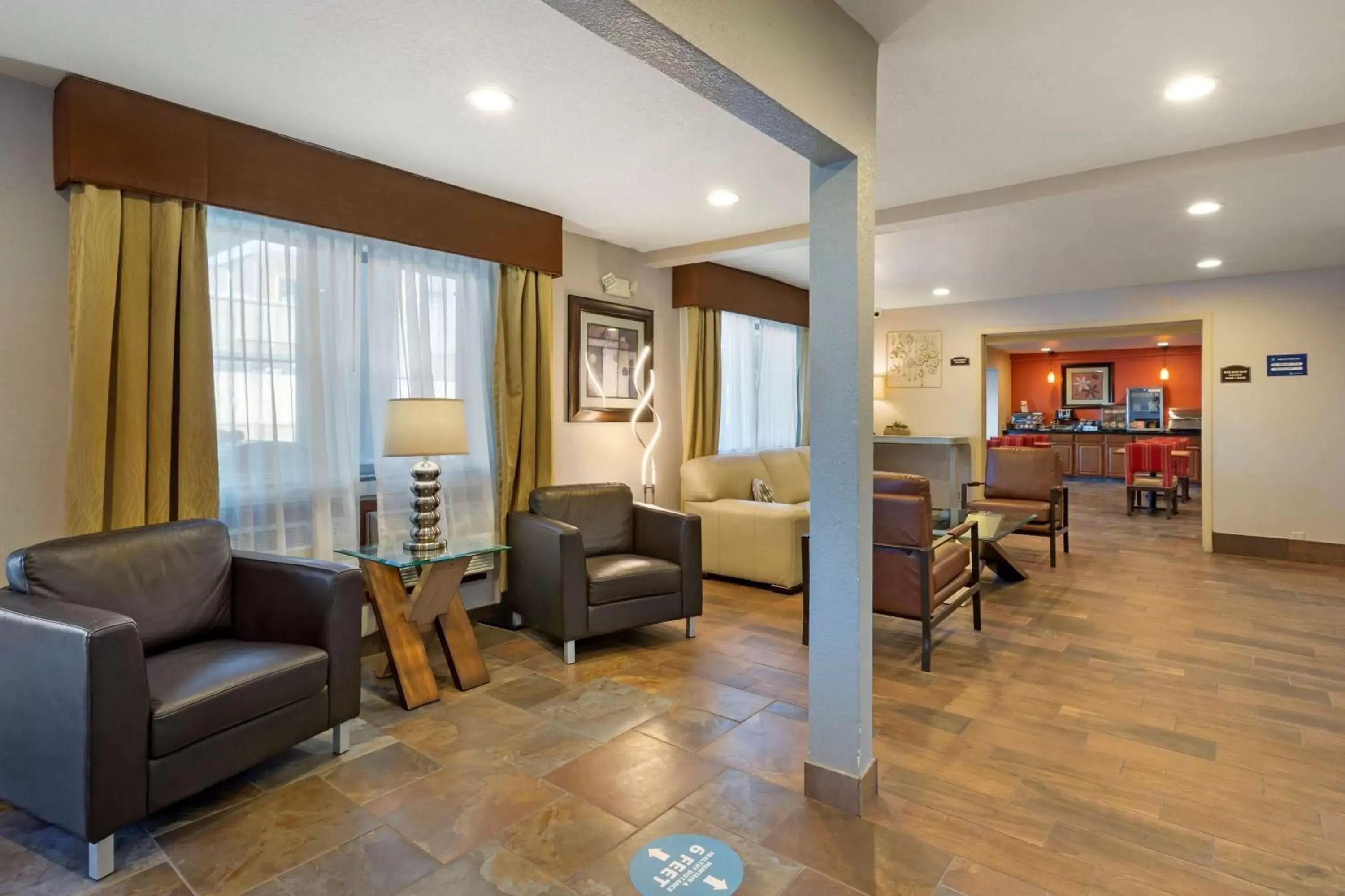 Lobby or reception, Seating Area in Best Western Plus Altoona Inn