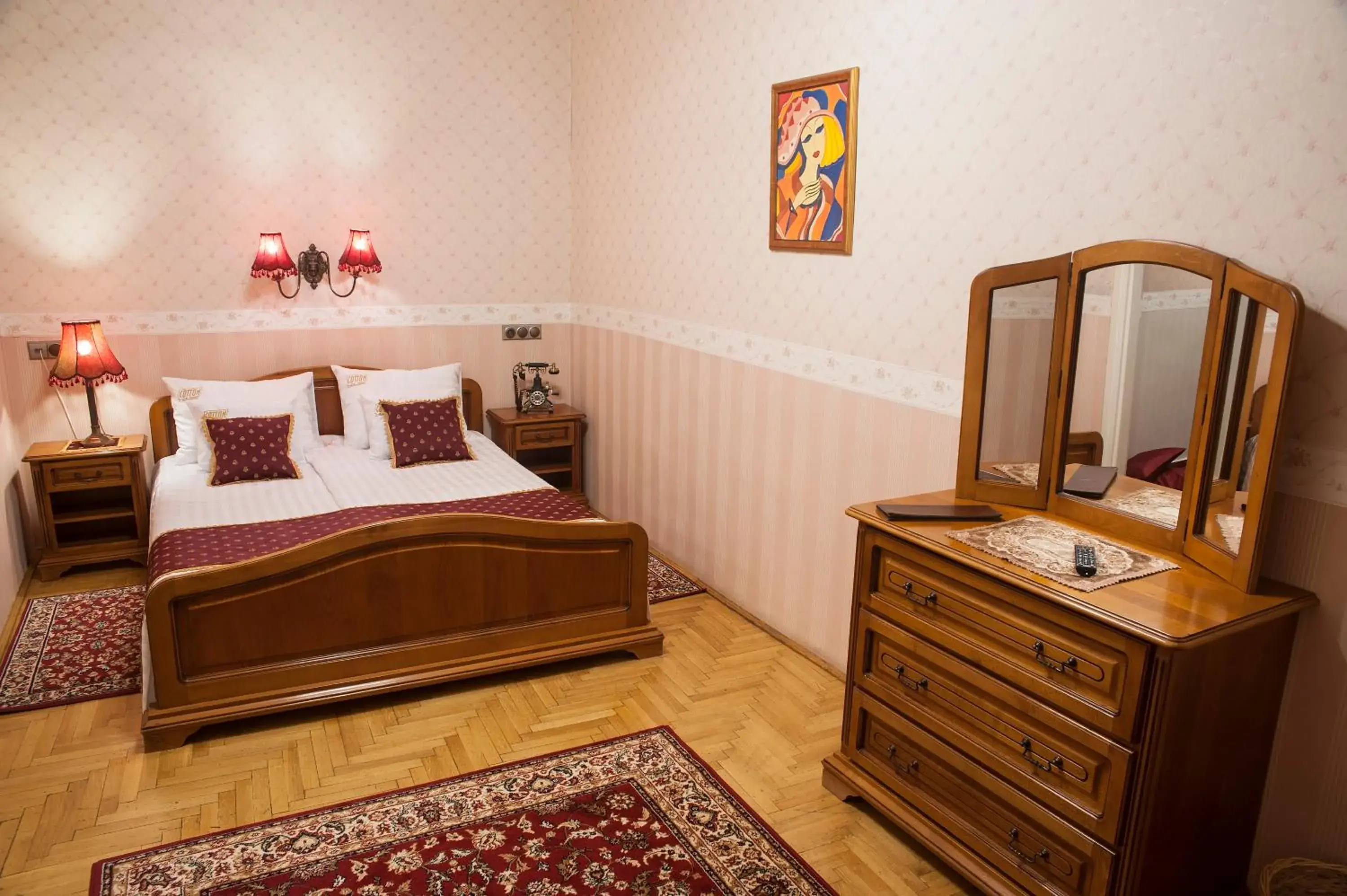 Photo of the whole room, Bed in Cotton House Budapest