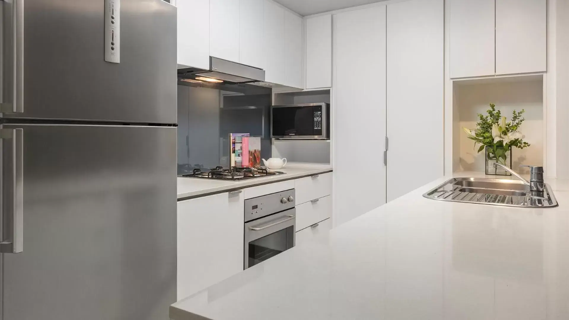 Kitchen or kitchenette, Kitchen/Kitchenette in Oaks Brisbane Festival Suites