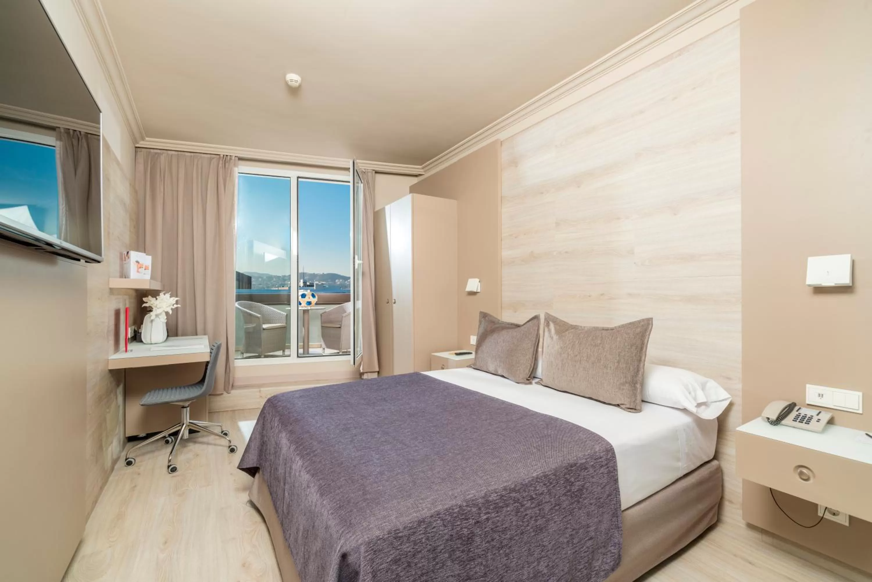 Decorative detail, Bed in Sallés Hotel Pere IV