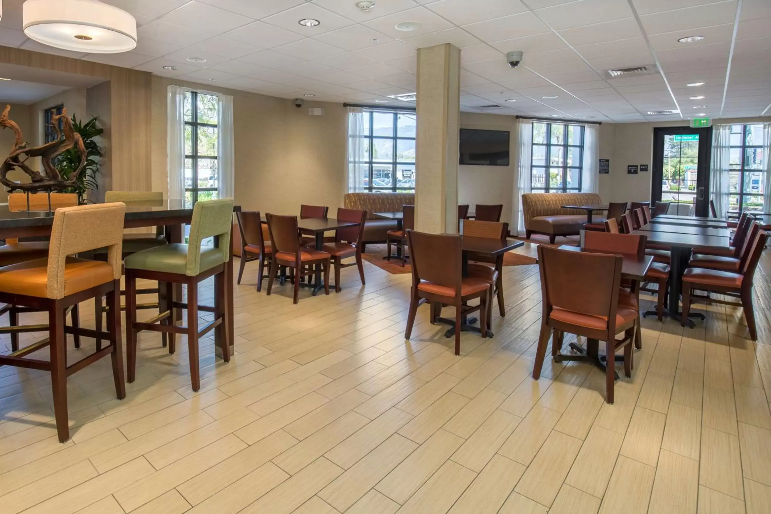 Dining area, Restaurant/Places to Eat in Hampton Inn Santa Barbara/Goleta